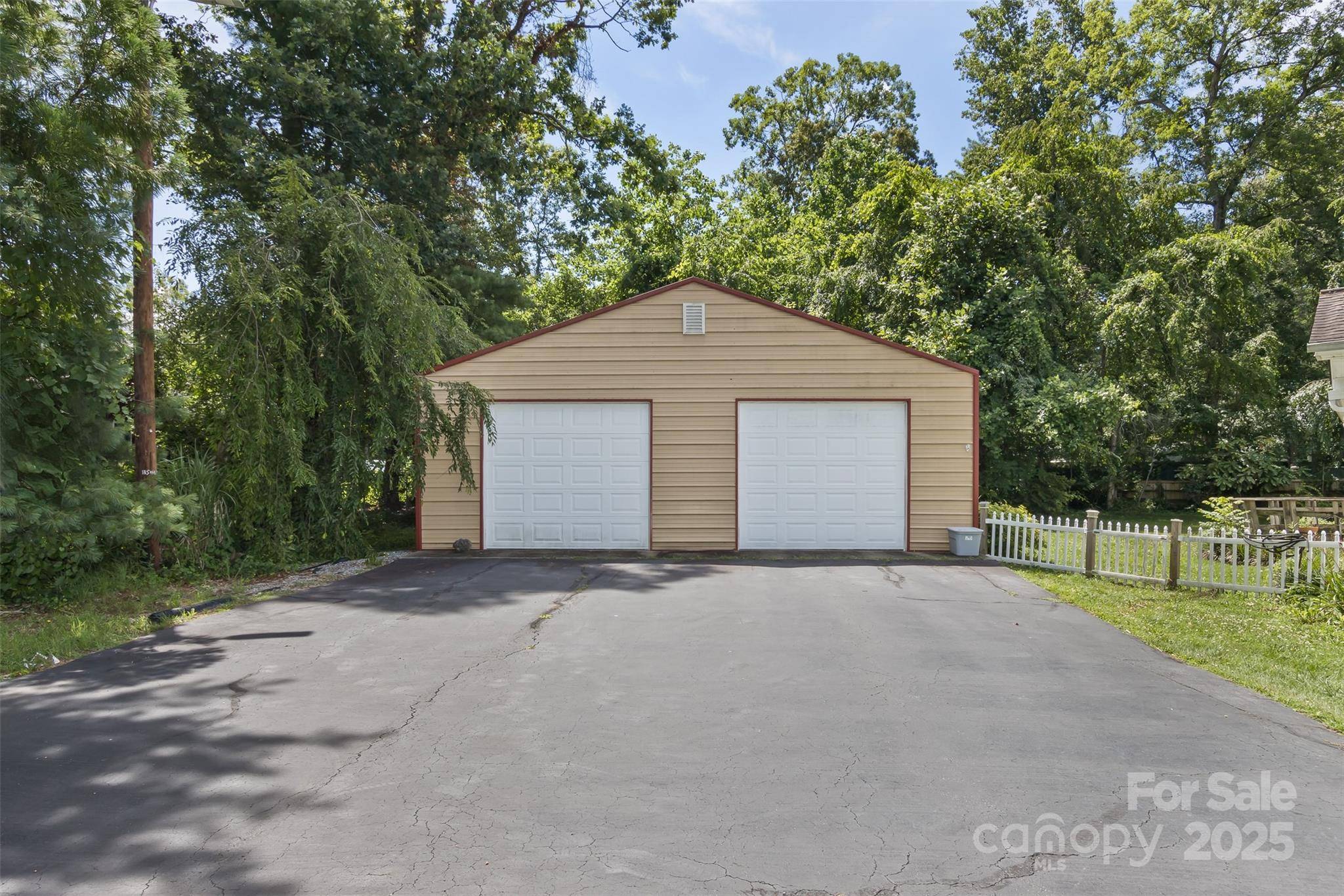 Hendersonville, NC 28792,209 Balsam RD