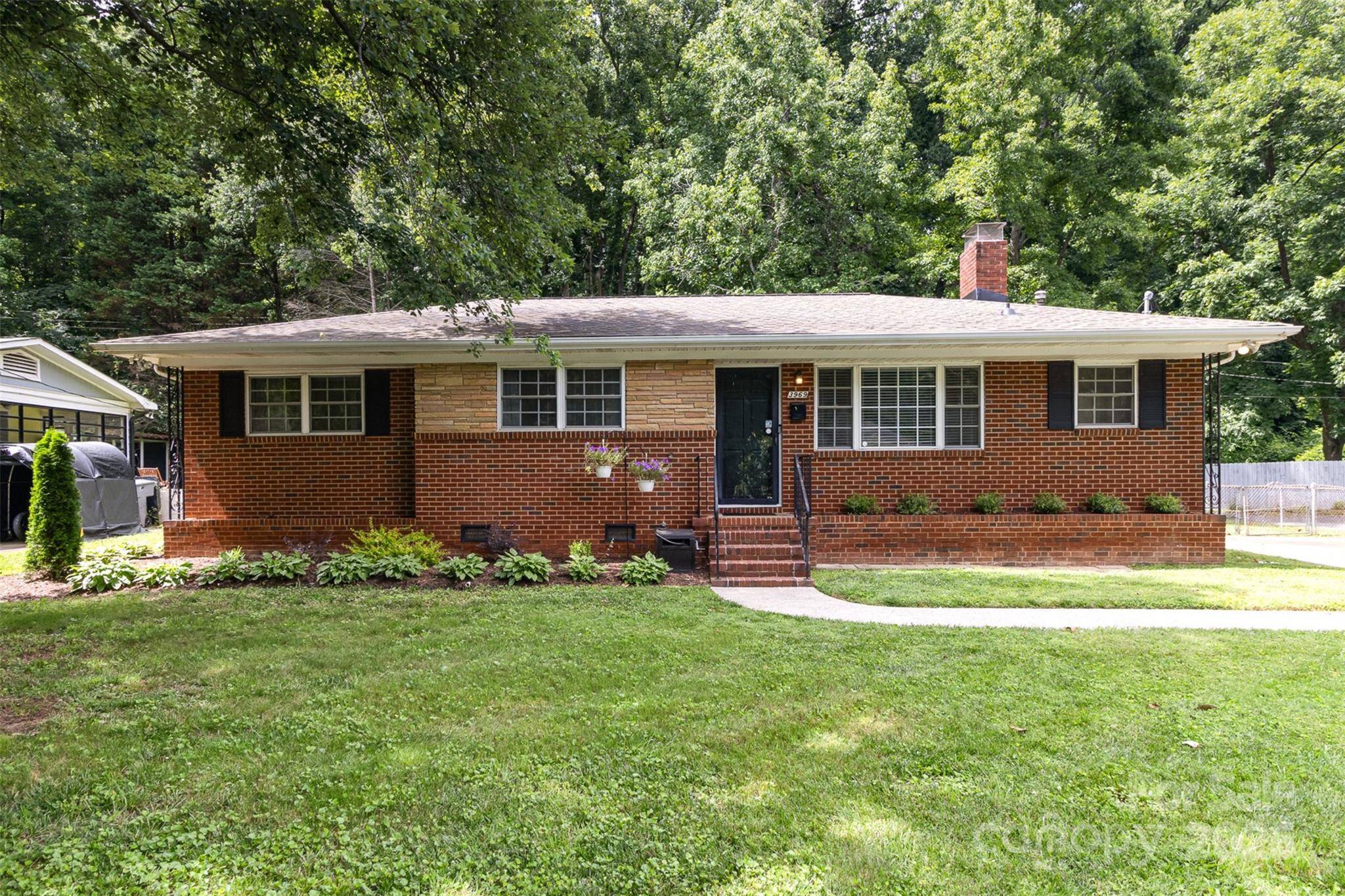 Charlotte, NC 28205,3969 Sheffield DR