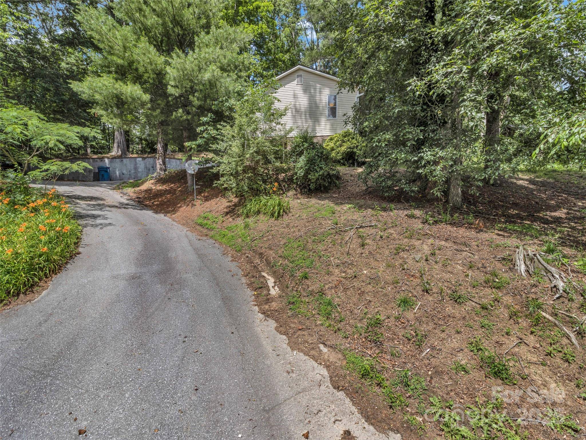 Hendersonville, NC 28739,114 Elden ST