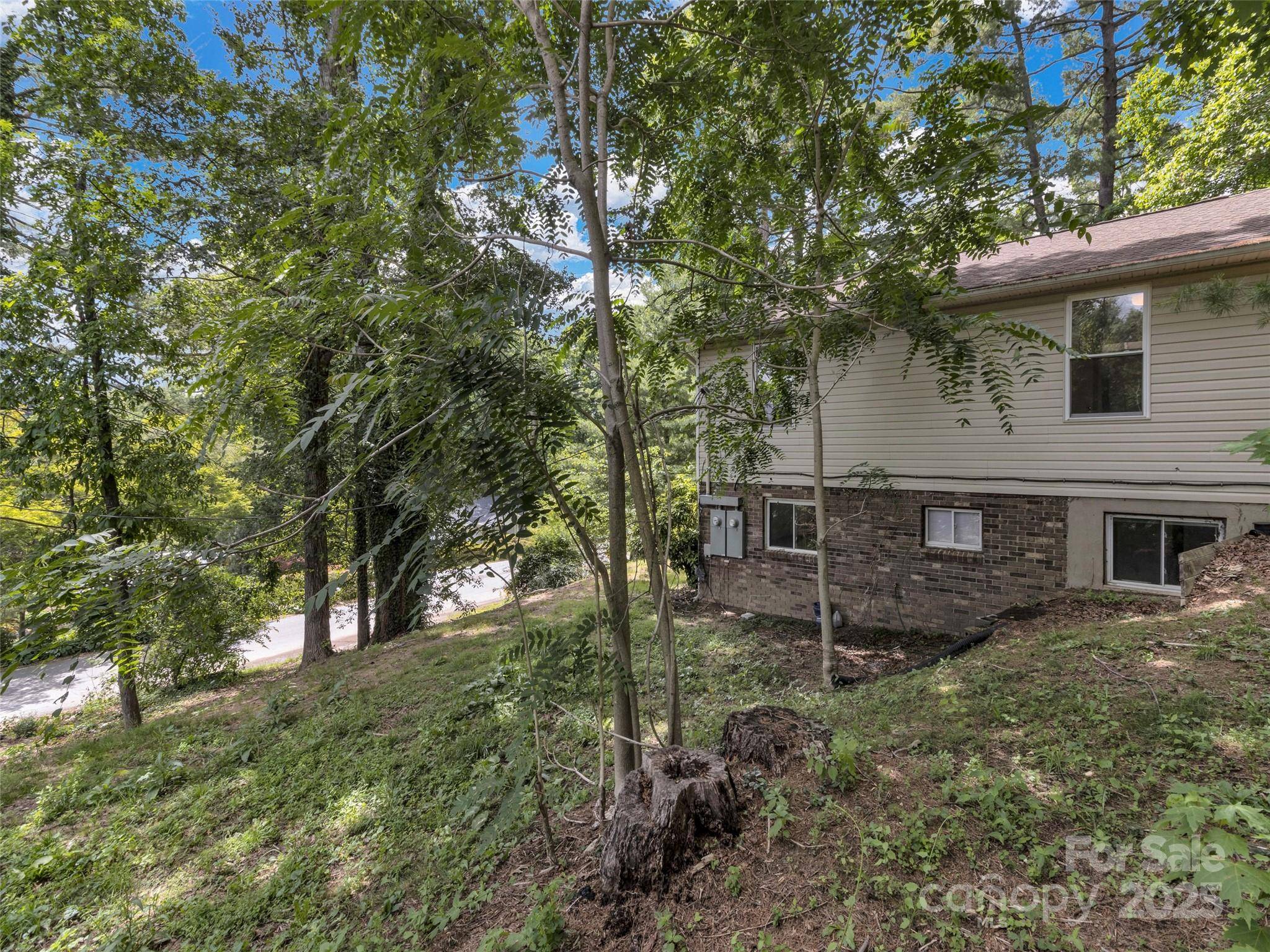 Hendersonville, NC 28739,114 Elden ST