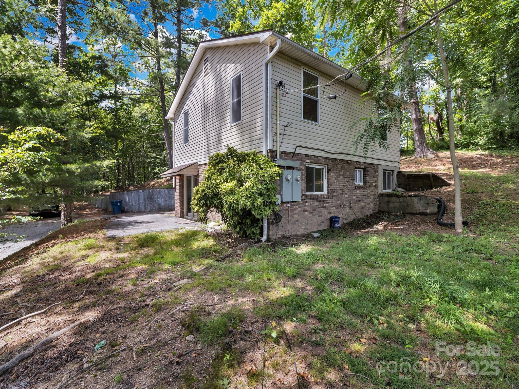 Hendersonville, NC 28739,114 Elden ST