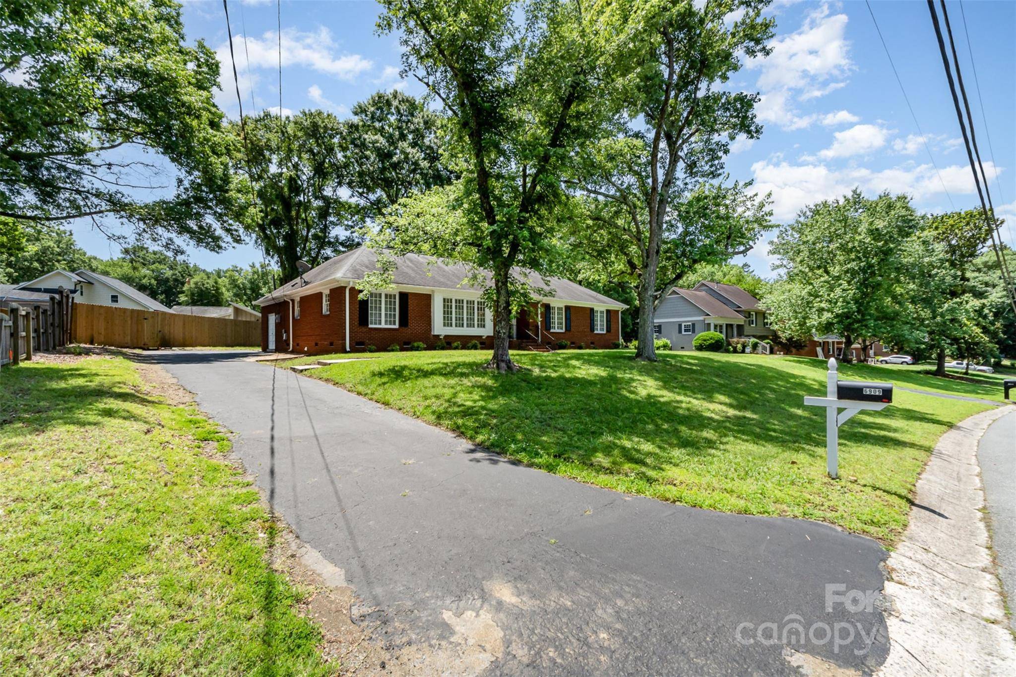 Charlotte, NC 28226,6909 Lancer DR