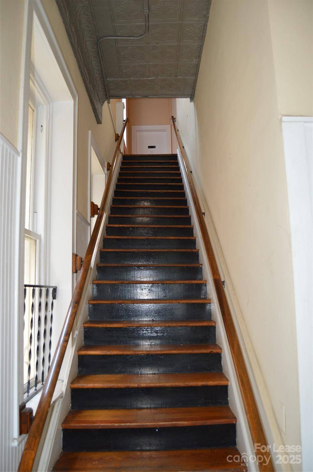 Statesville, NC 28677,121 N Center ST #204