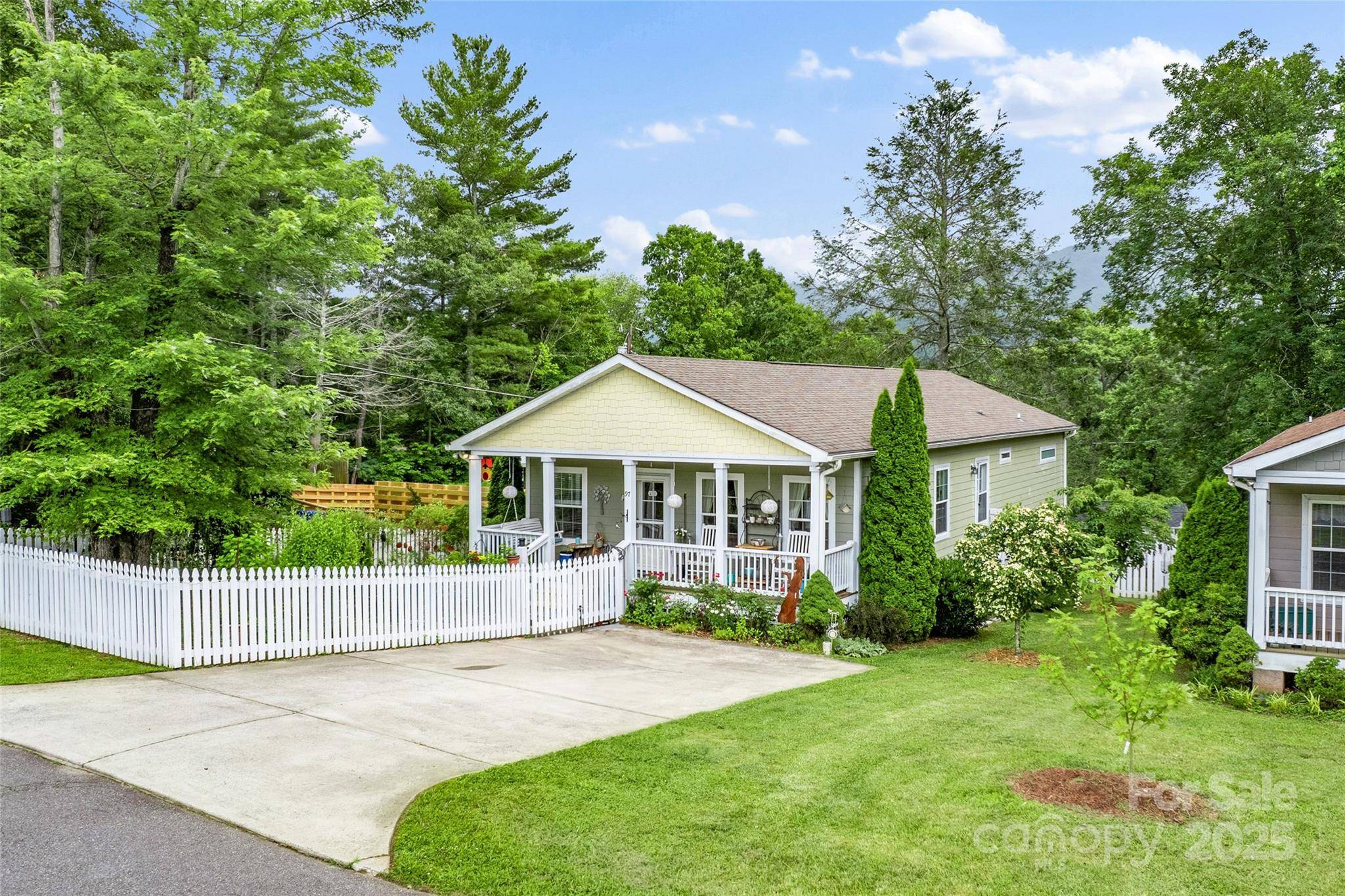 Black Mountain, NC 28711,97 Taylor ST