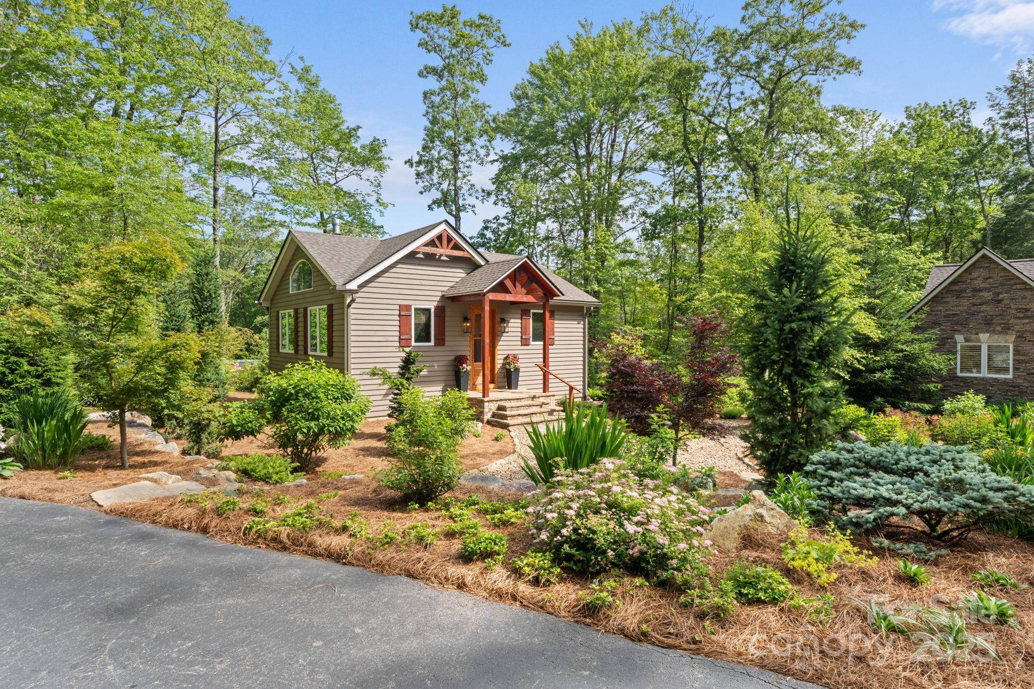 Highlands, NC 28741,891 Crescent TRL #273