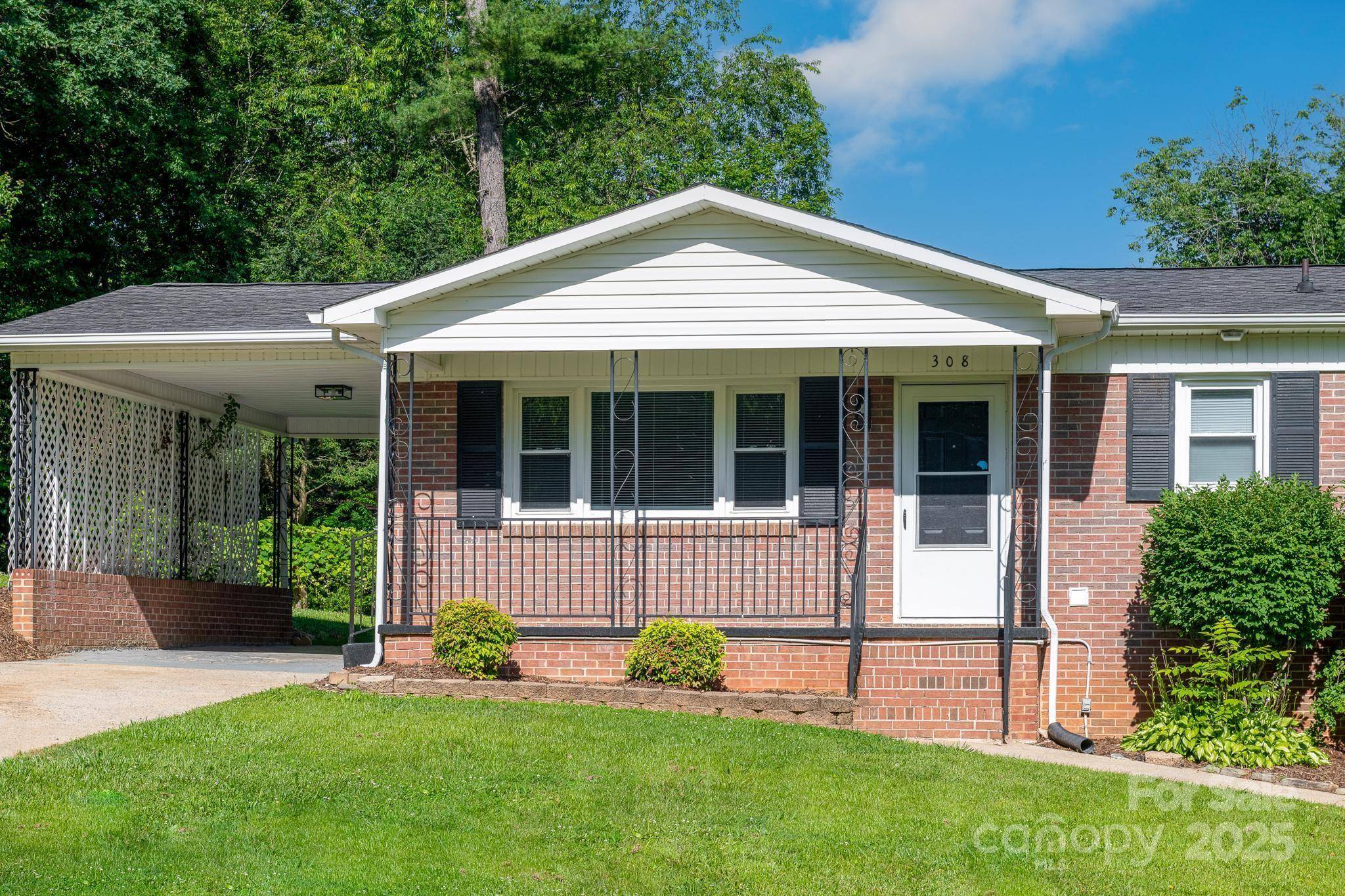 Hudson, NC 28638,308 Maple ST