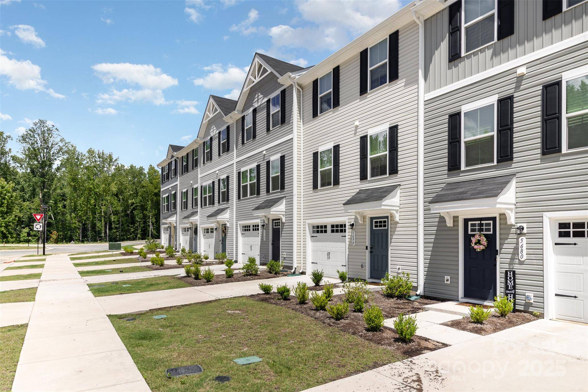 Kannapolis, NC 28081,5690 Granbury DR