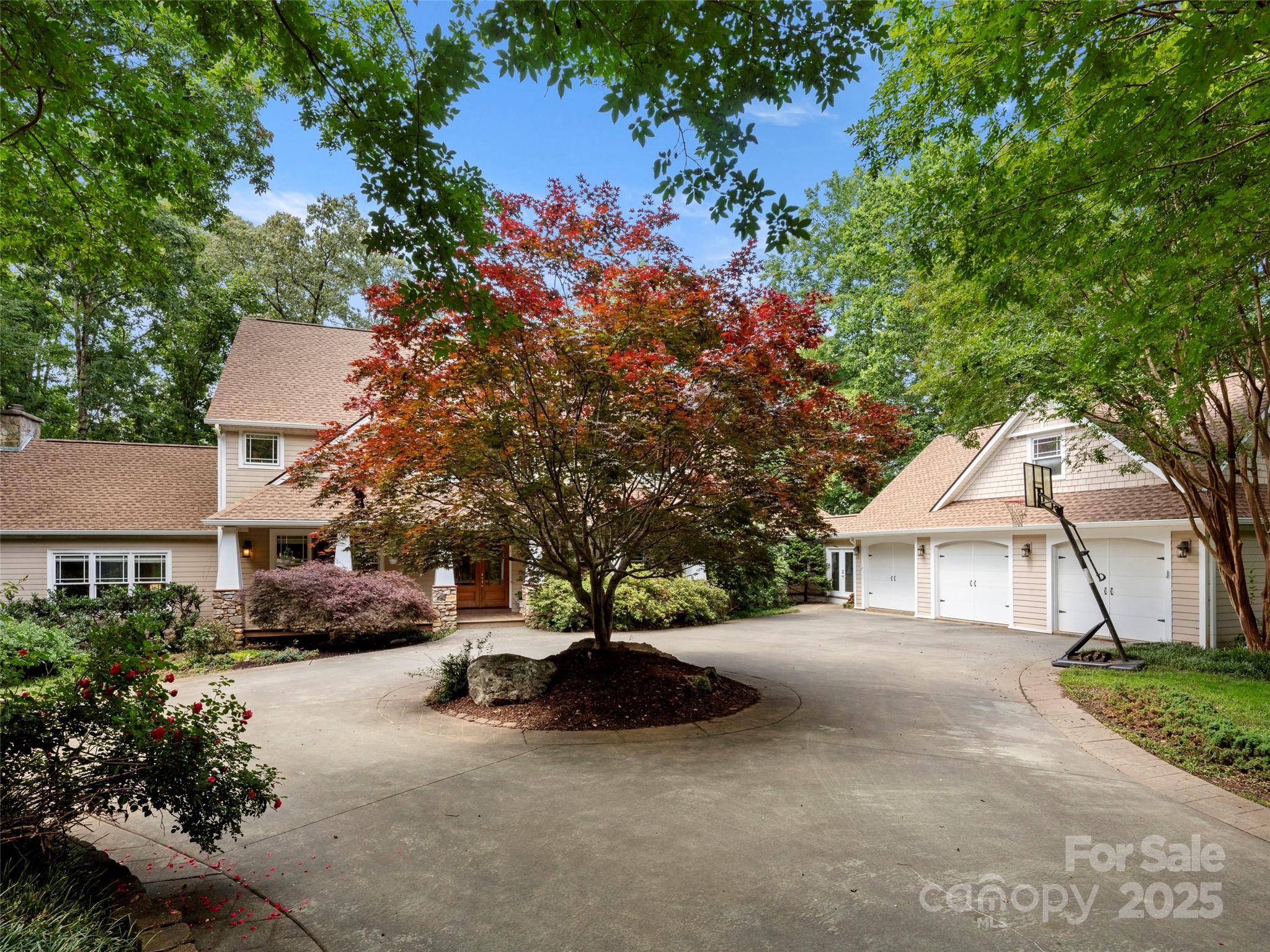 Asheville, NC 28803,303 S Braeside CT
