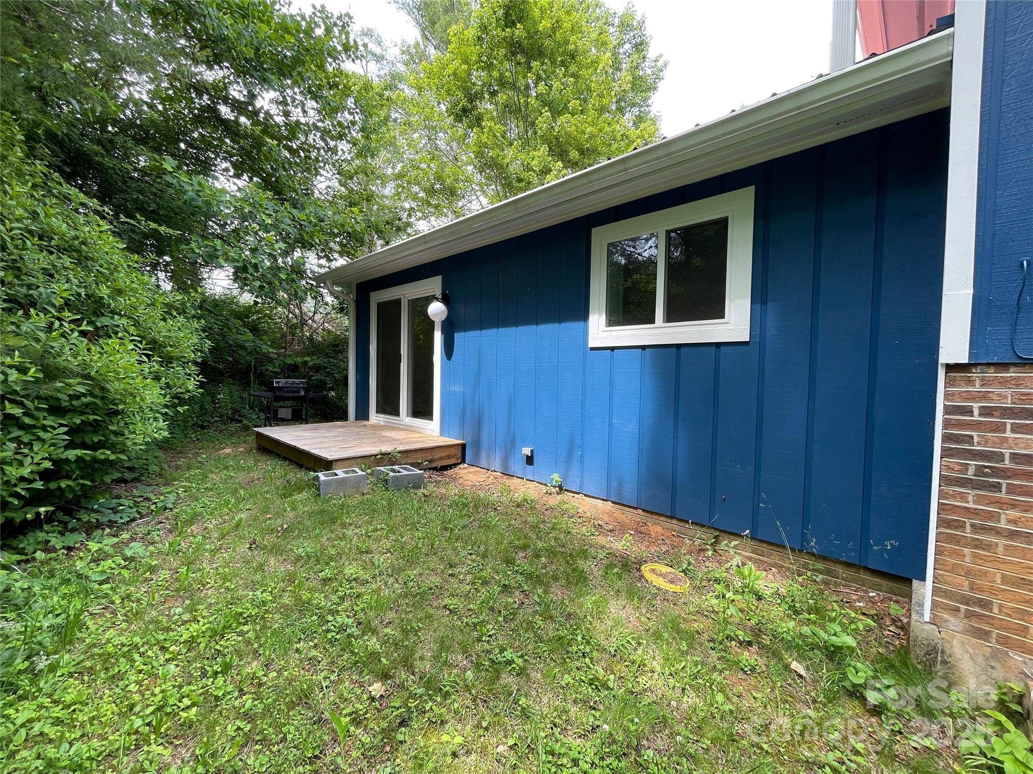 Bakersville, NC 28705,132 Jarrett RD