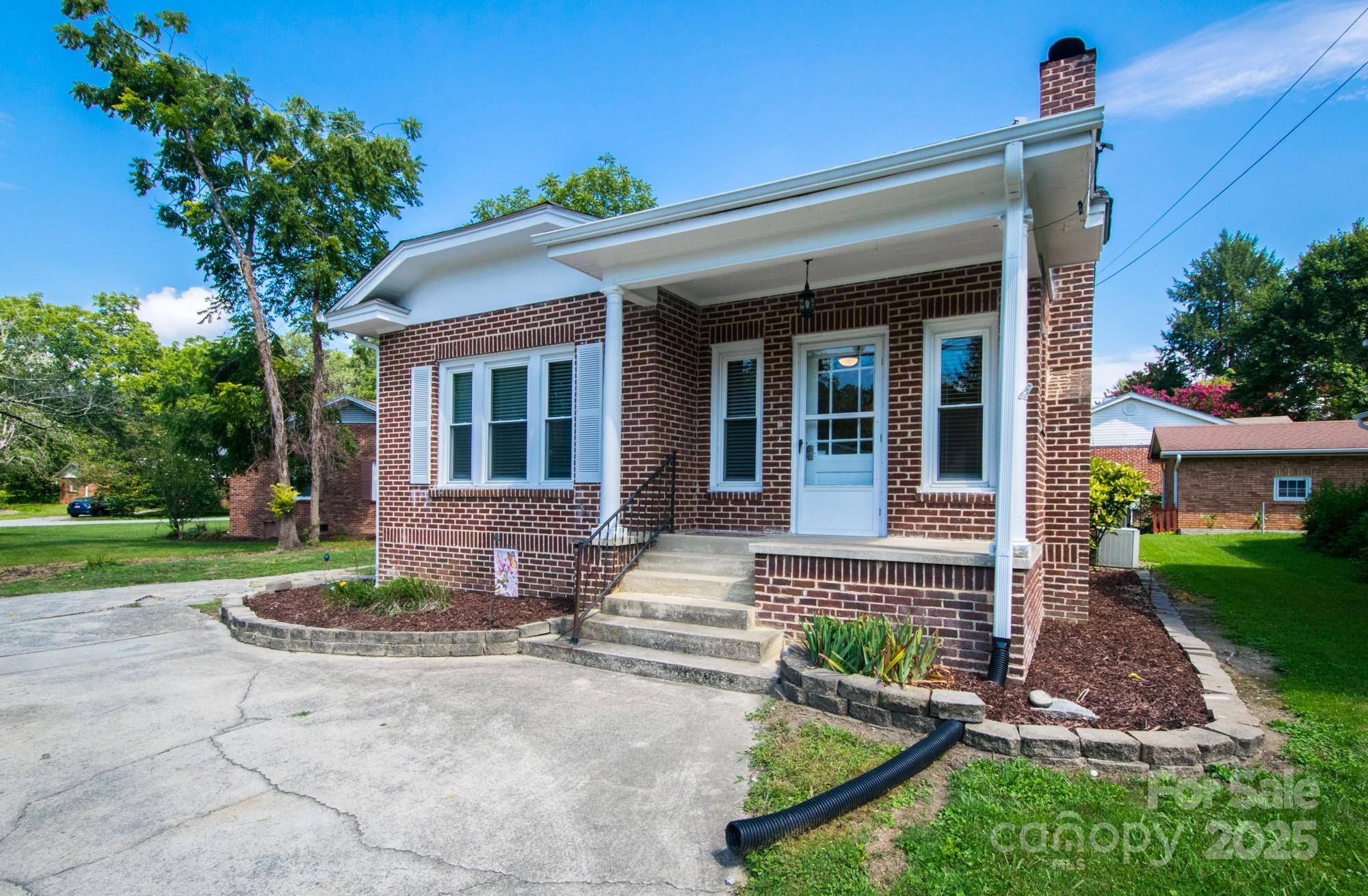 Hendersonville, NC 28791,1728 Haywood RD