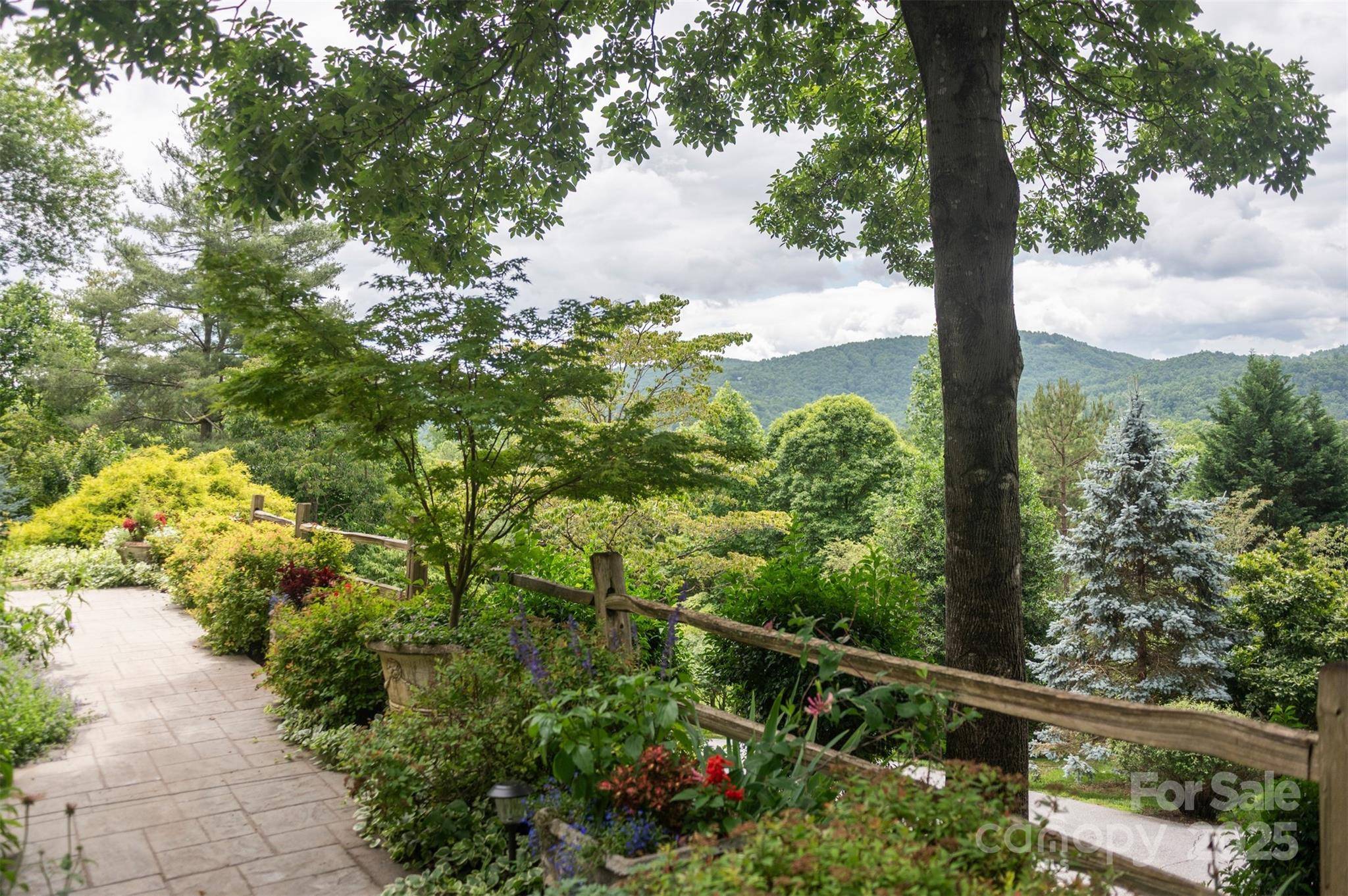 Hendersonville, NC 28792,94 Spruce Hill DR