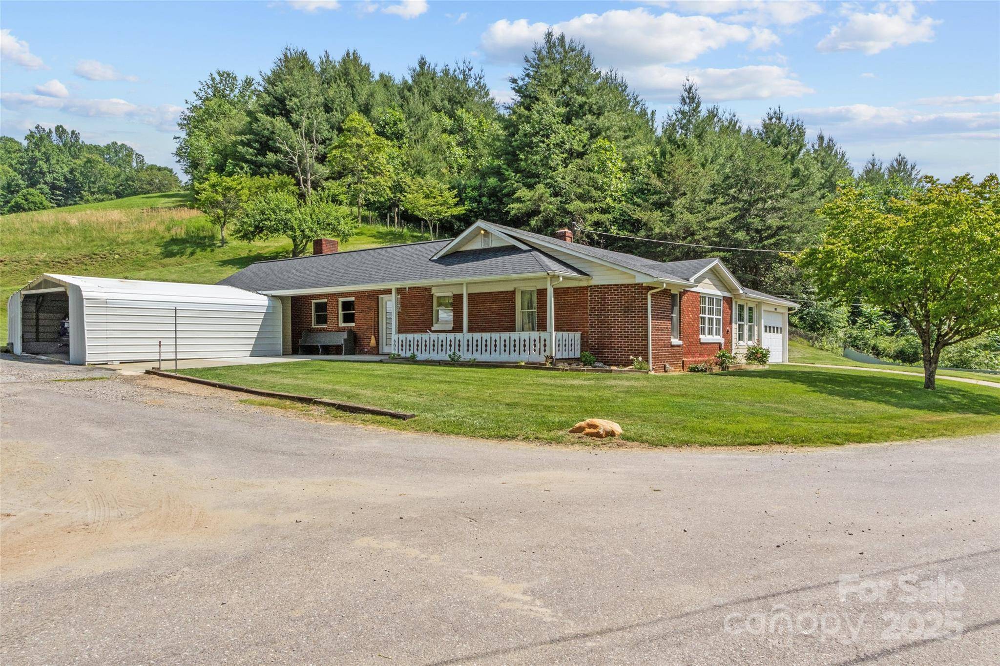Burnsville, NC 28714,244 Carl Fox RD