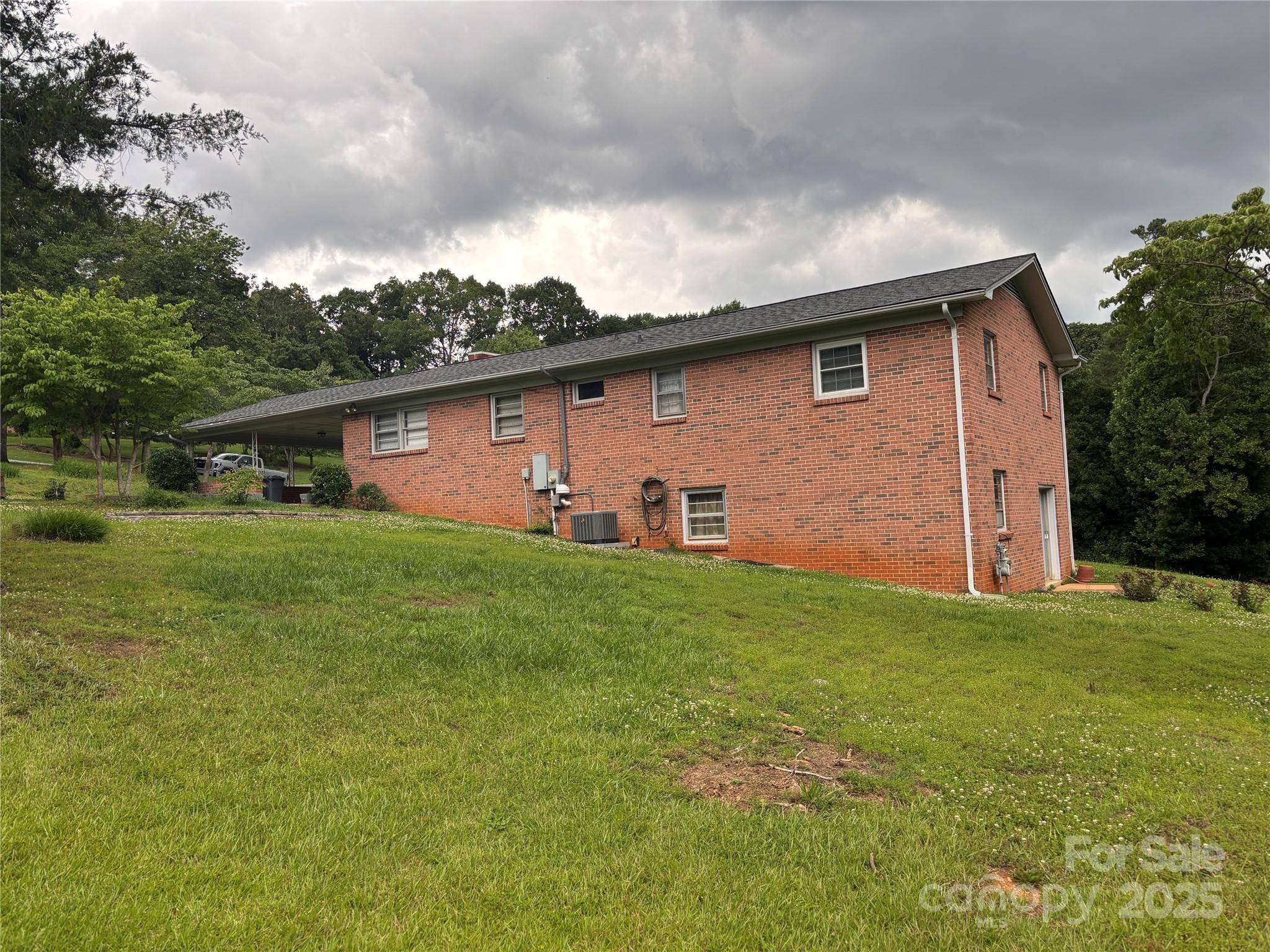 Hickory, NC 28601,356 Lucky Hollow RD