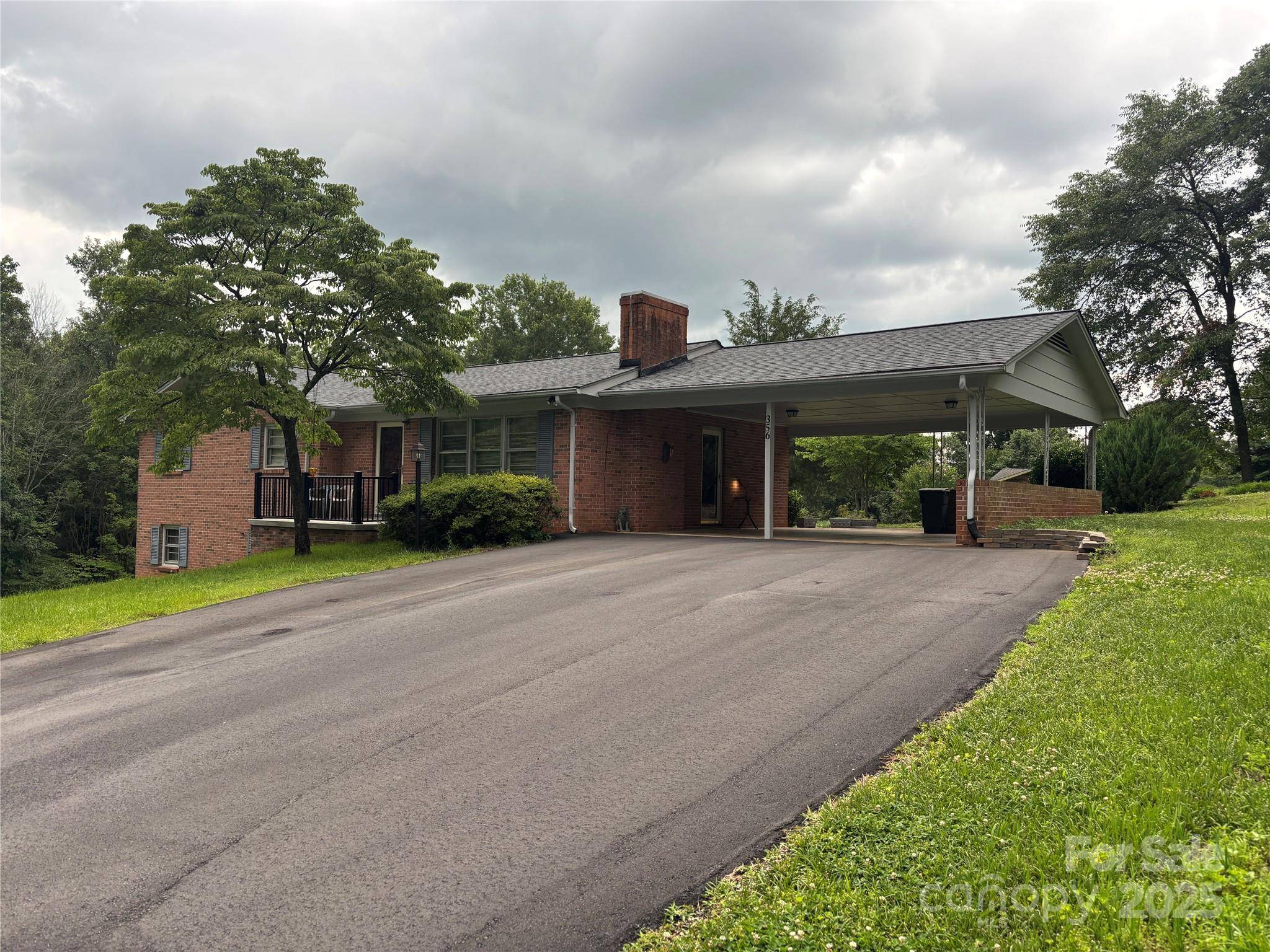 Hickory, NC 28601,356 Lucky Hollow RD