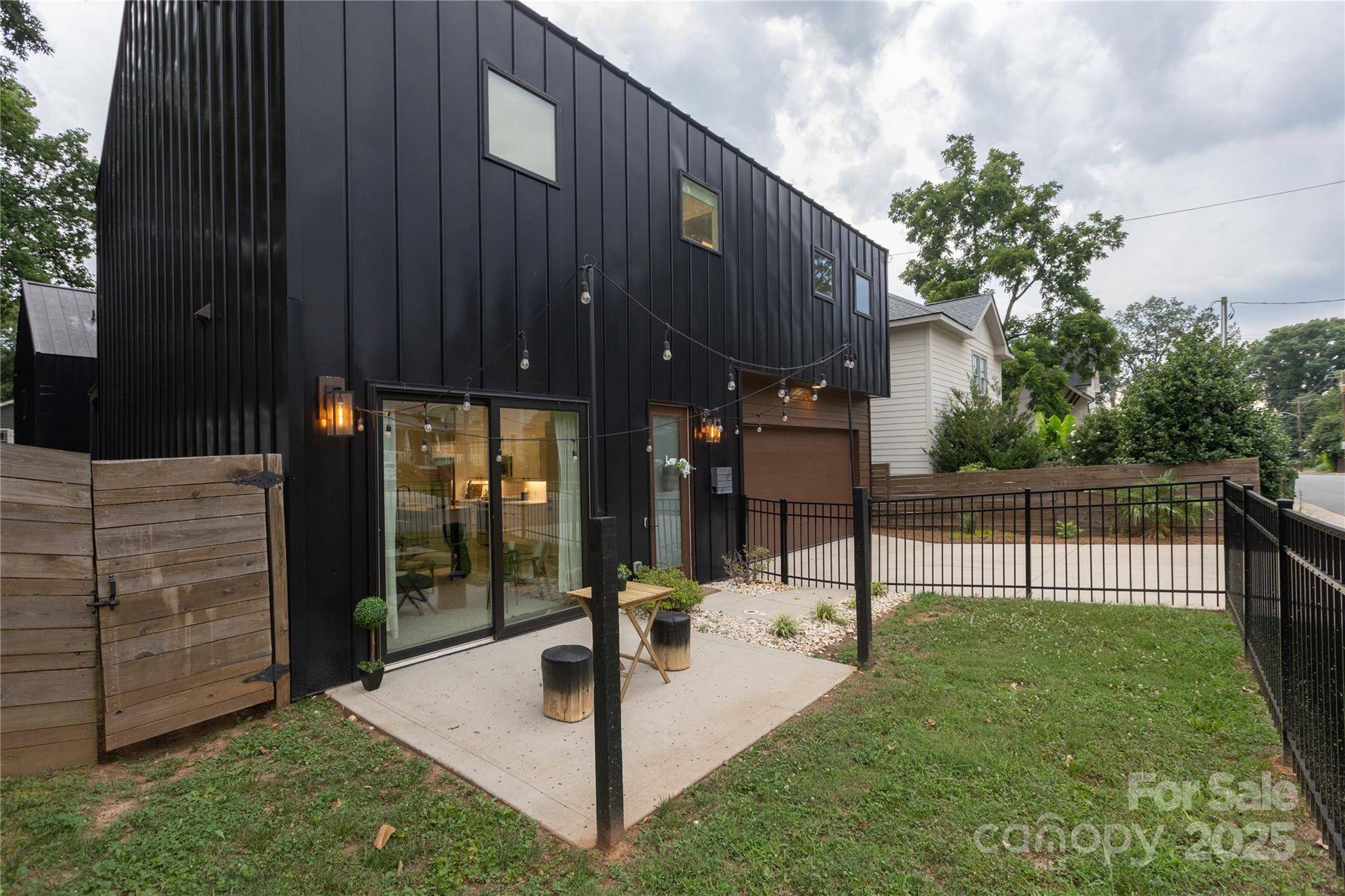 Charlotte, NC 28216,2107 W Trade ST