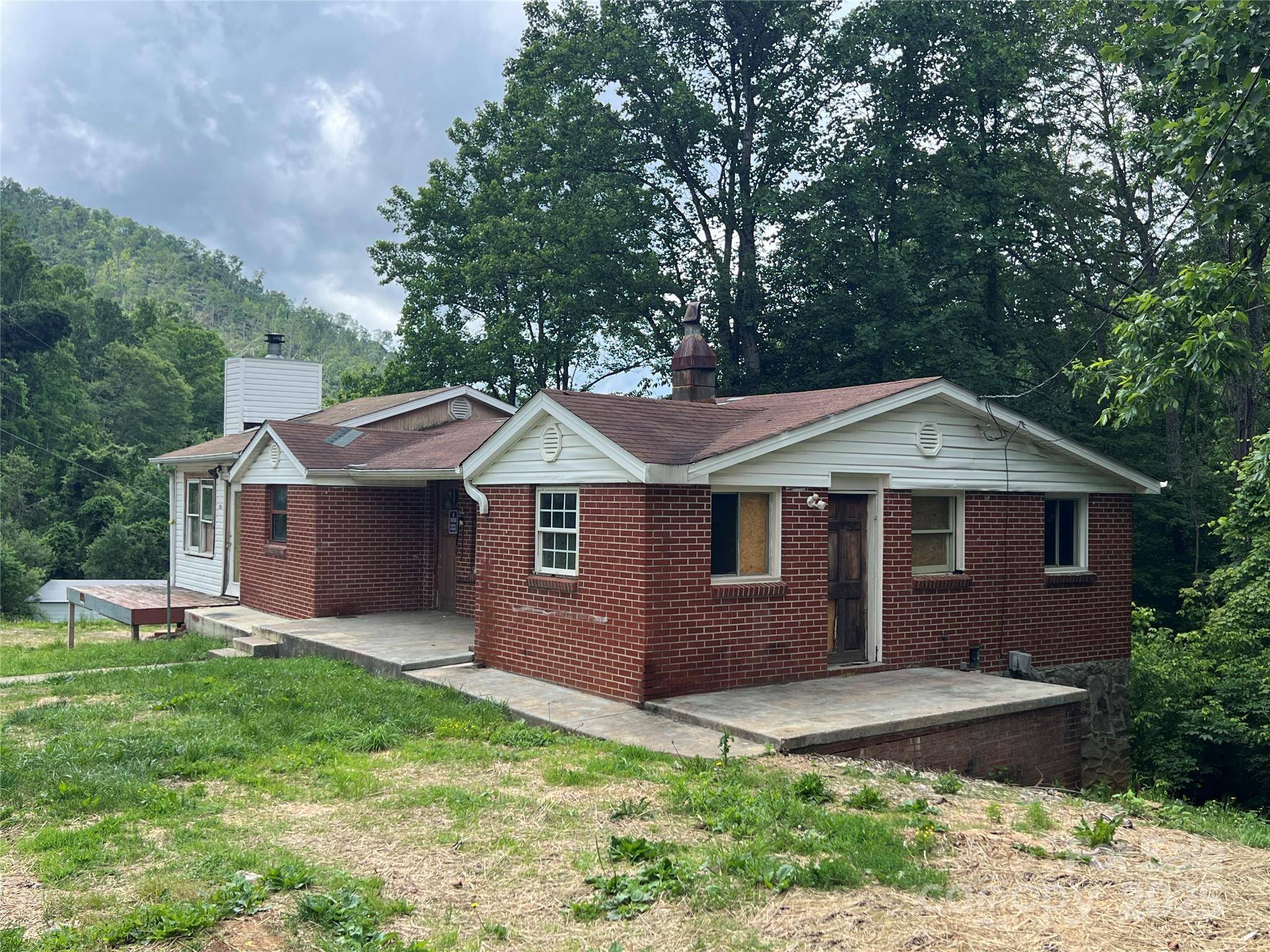 Barnardsville, NC 28709,988 N Fork RD