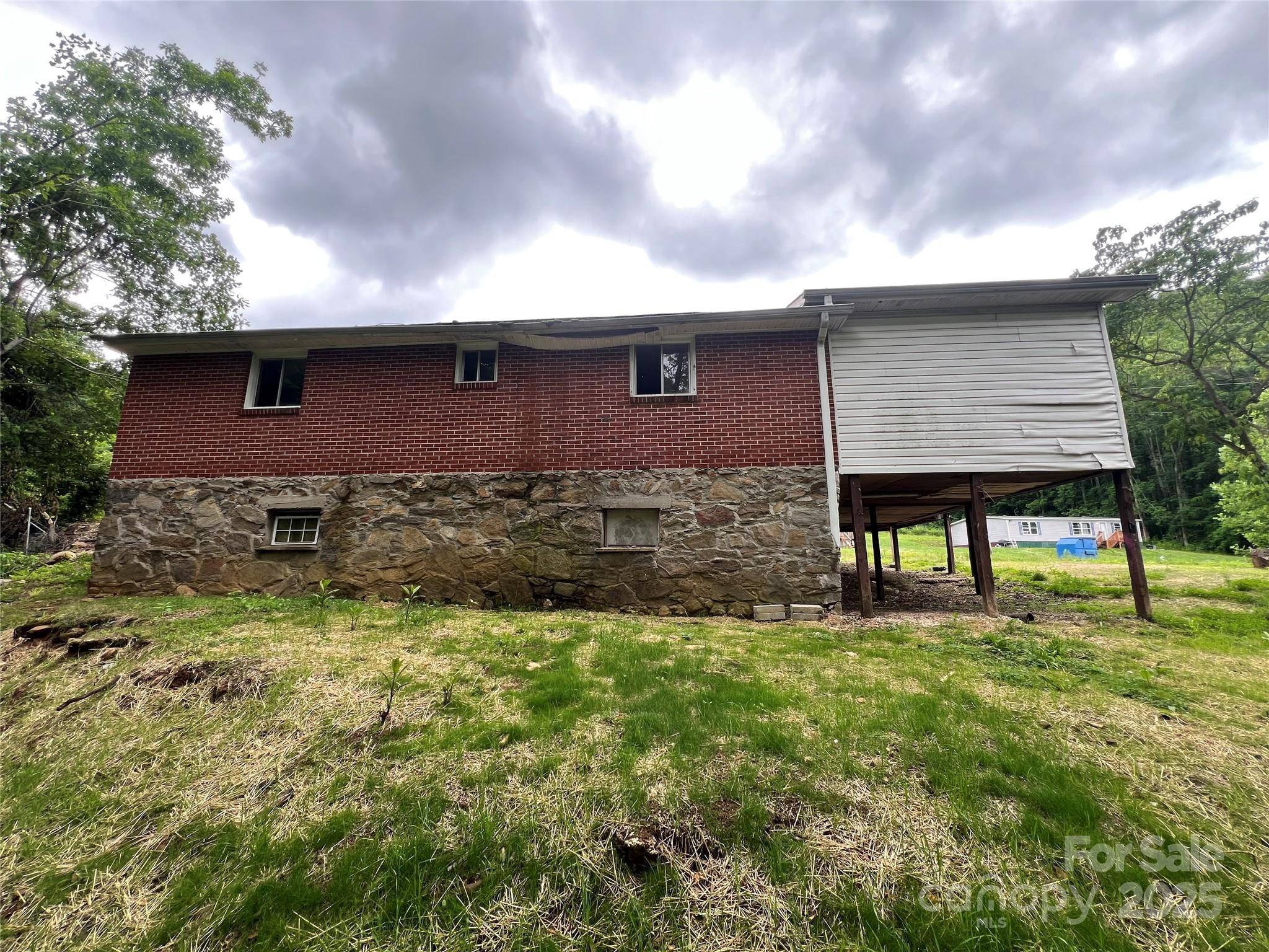 Barnardsville, NC 28709,988 N Fork RD