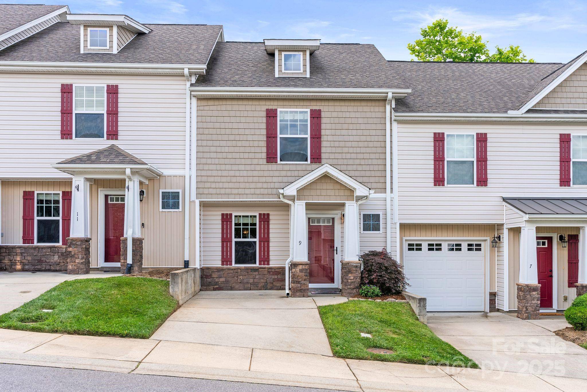 Weaverville, NC 28787,9 Barnett Shoals DR