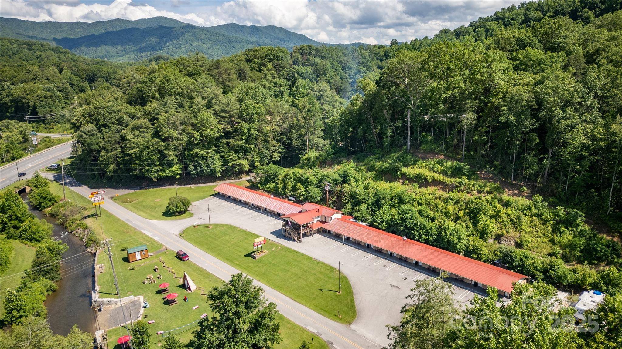 Whittier, NC 28789,125 Tee Pee DR