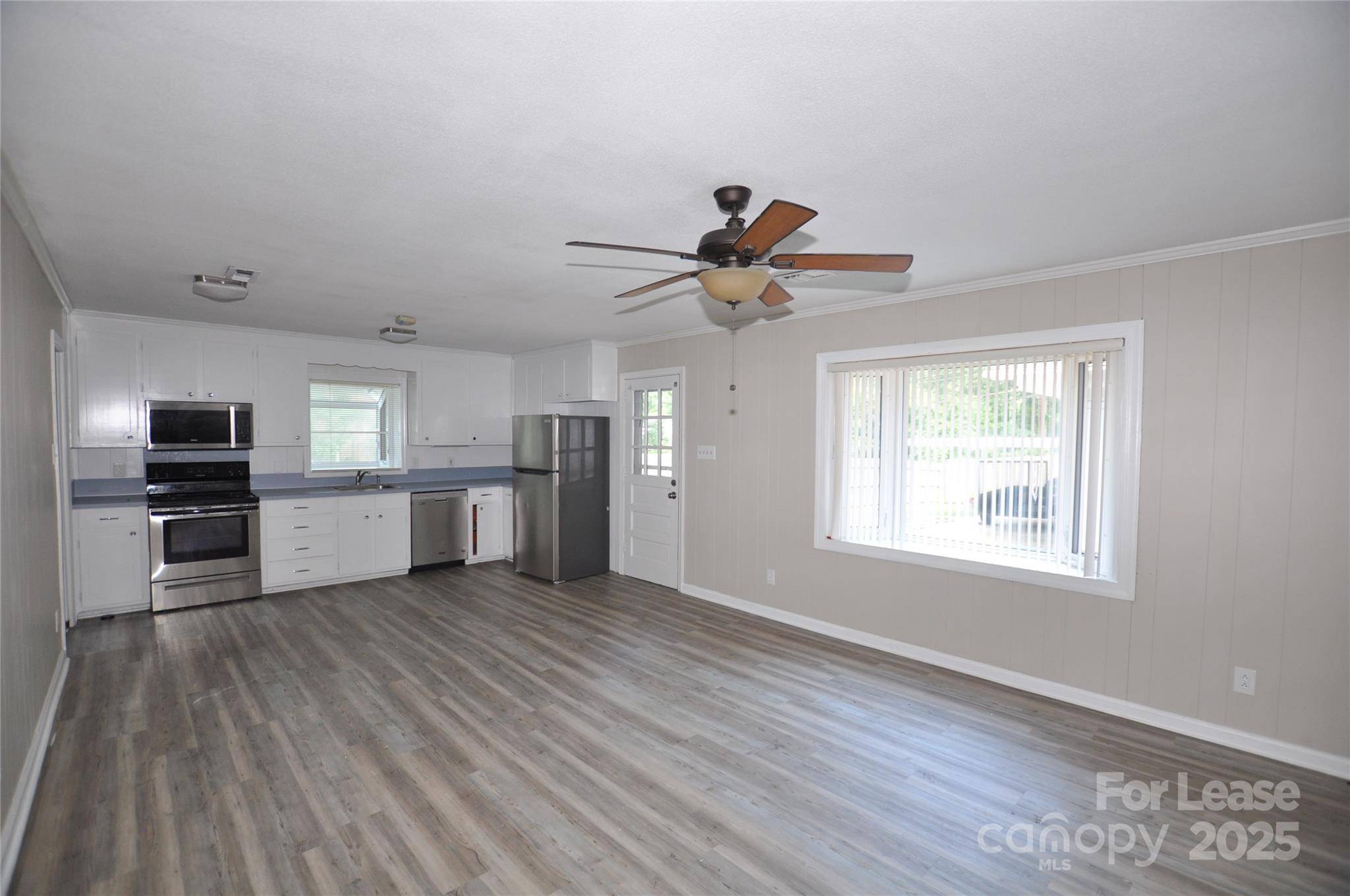 Charlotte, NC 28211,242 N Sharon Amity RD