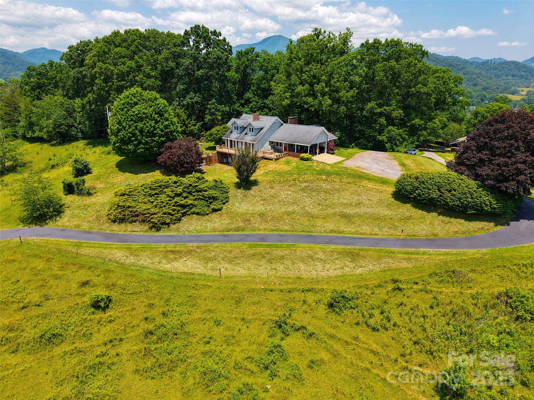 Clyde, NC 28721,80 Gobblers Knob DR