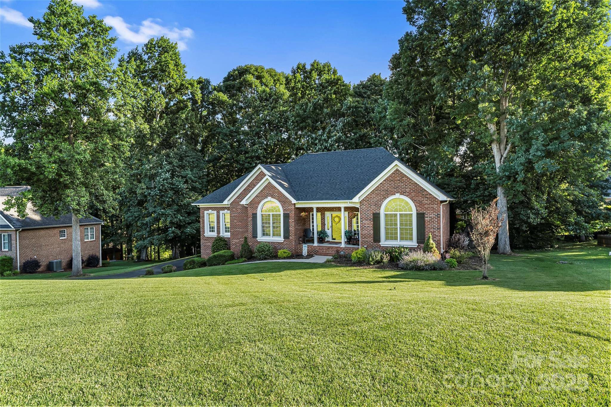 Hickory, NC 28602,1622 Brookstone DR