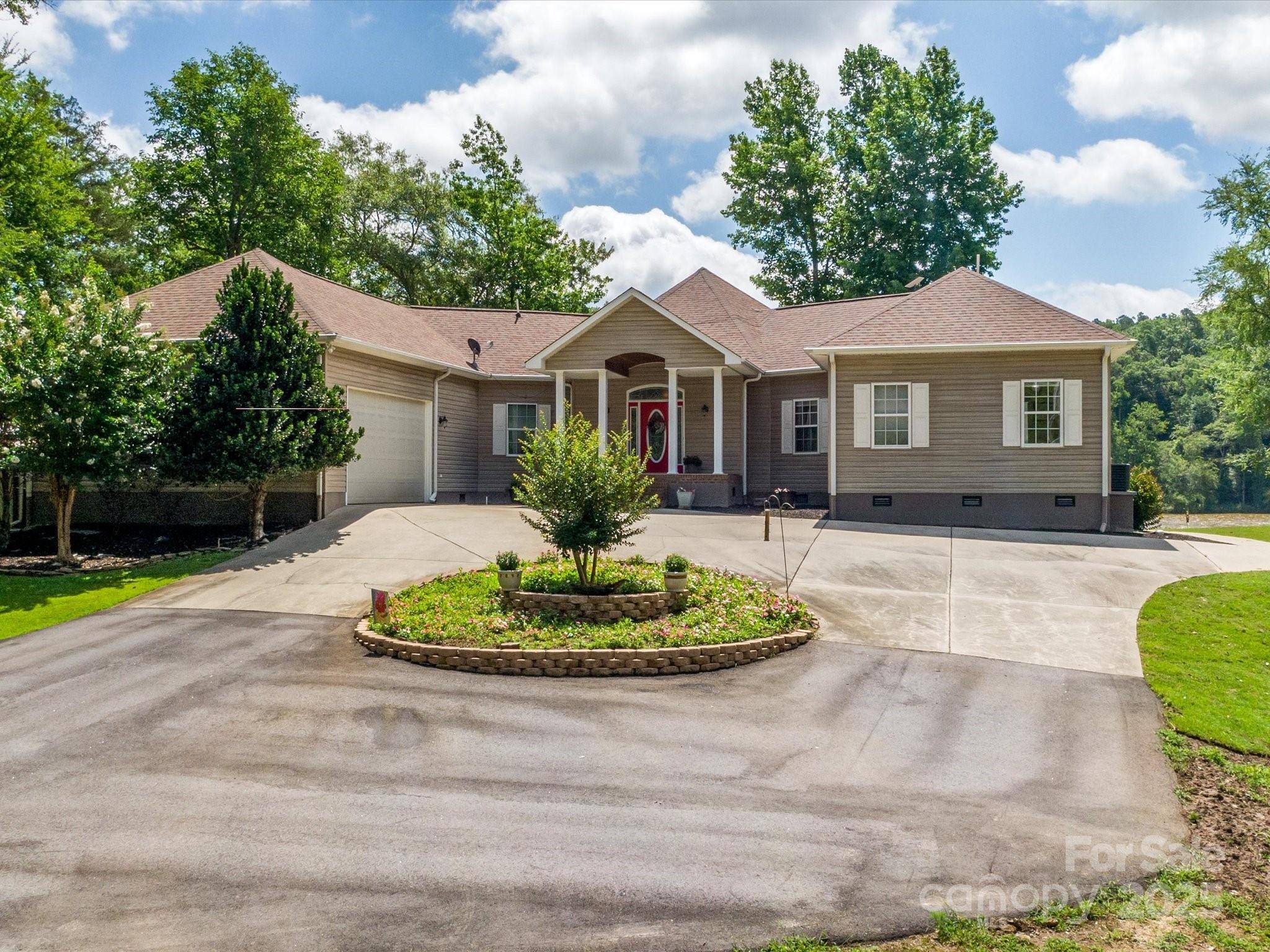 Great Falls, SC 29055,887 Living Waters DR