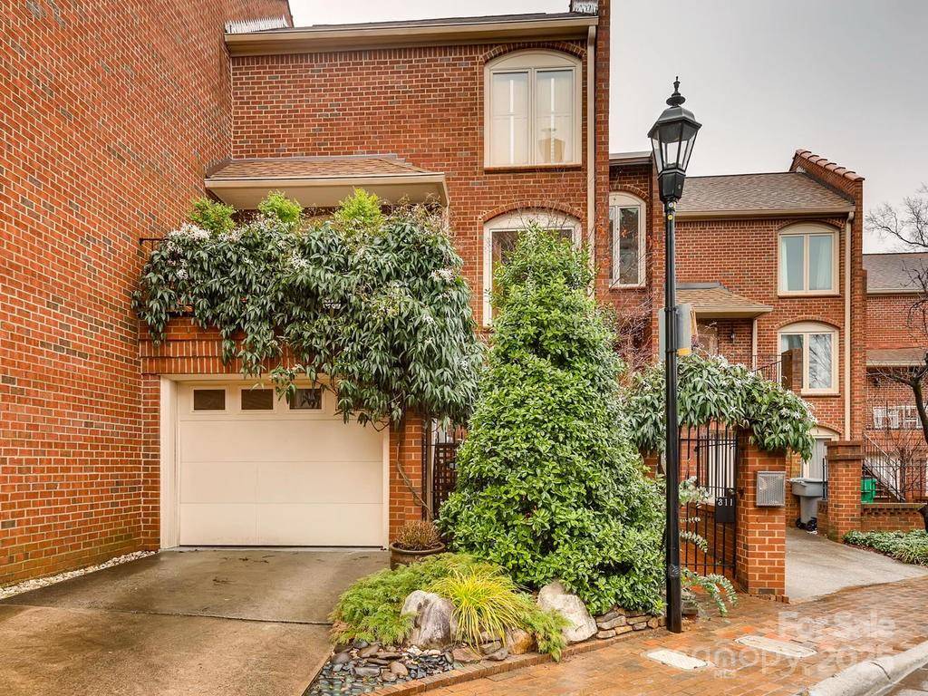 Charlotte, NC 28202,311 Settlers LN
