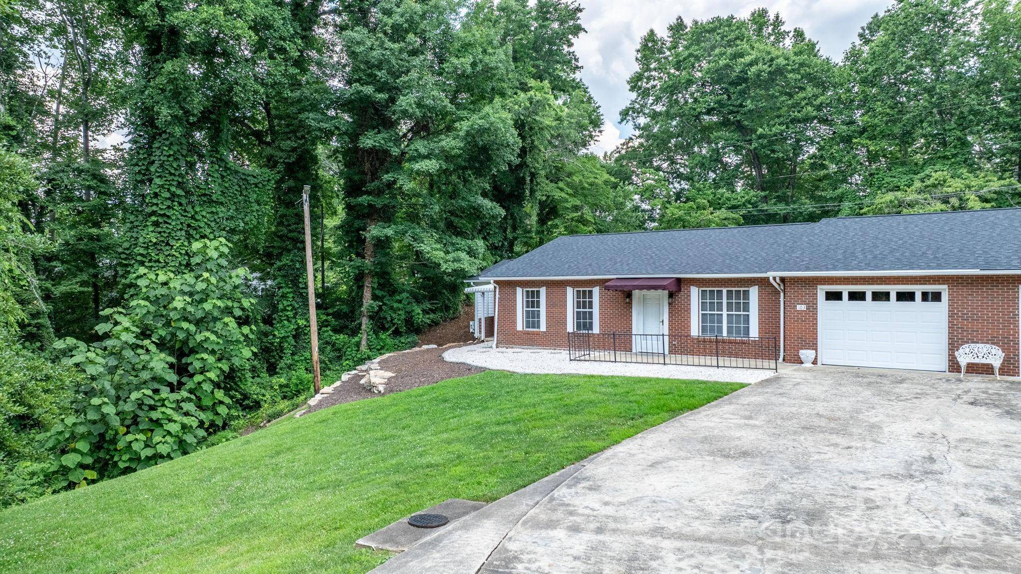 Marion, NC 28752,75 Laurelwood DR #103