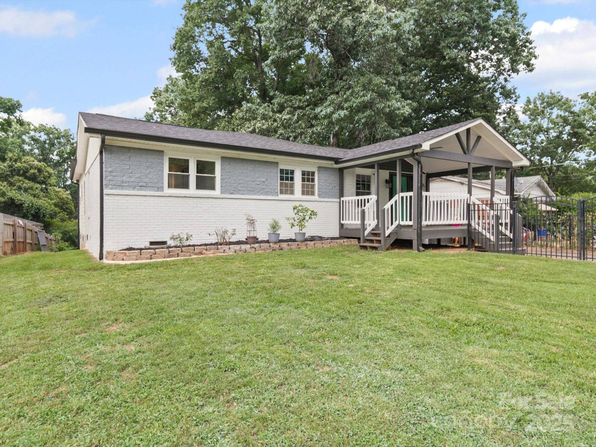 Charlotte, NC 28217,430 Edgegreen DR