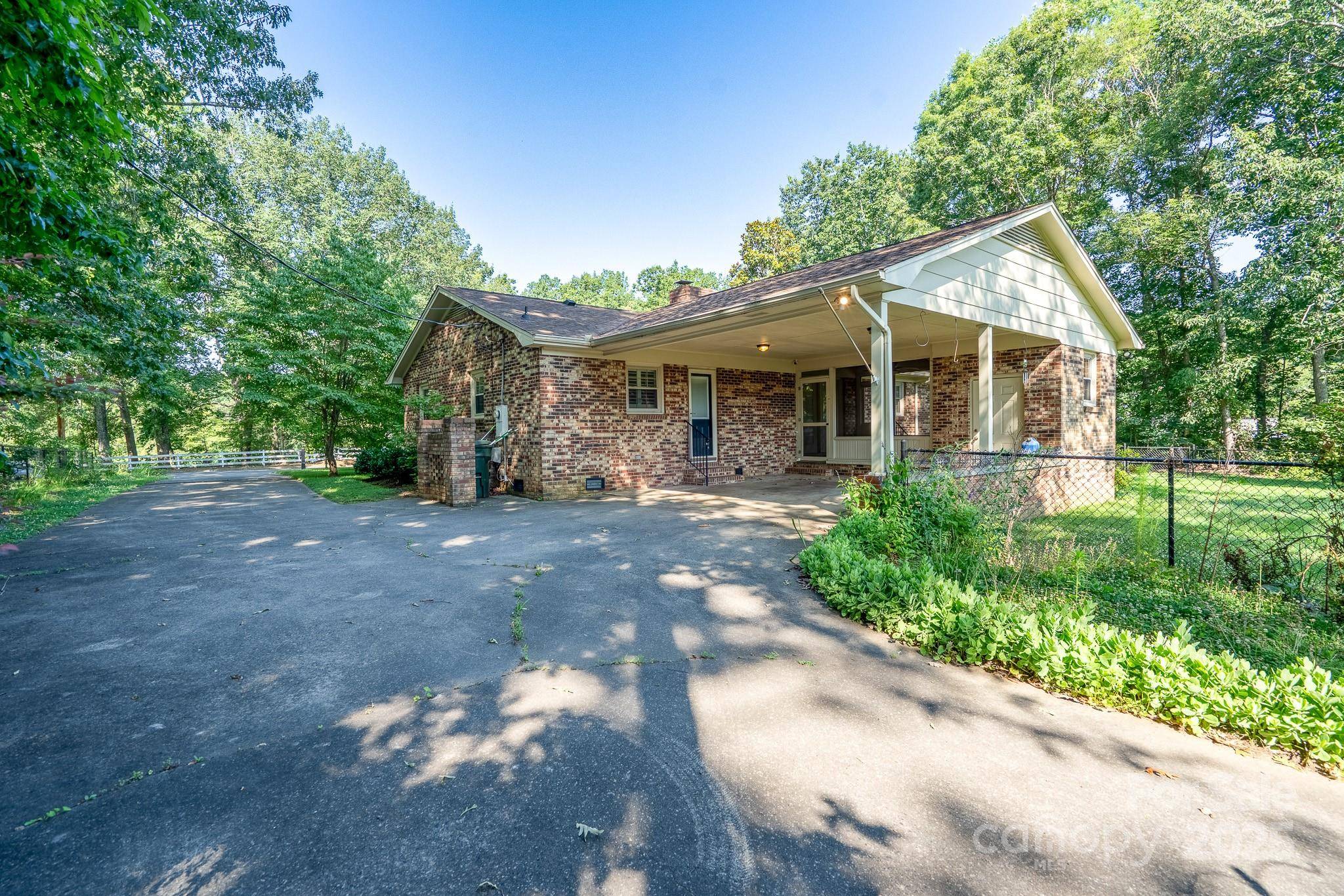 Kings Mountain, NC 28086,402 Scotland DR