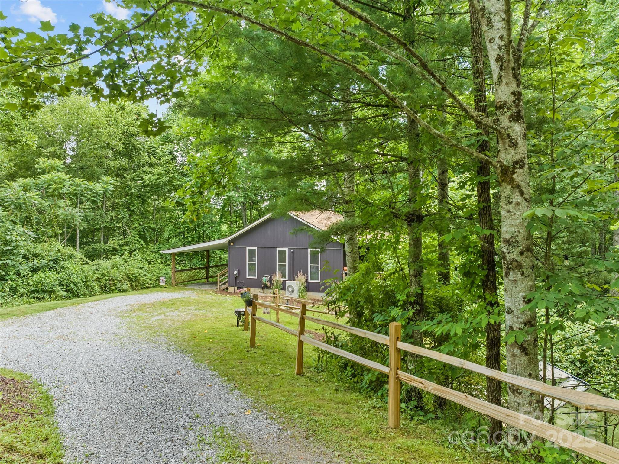 Waynesville, NC 28785,322 McKinzie PL
