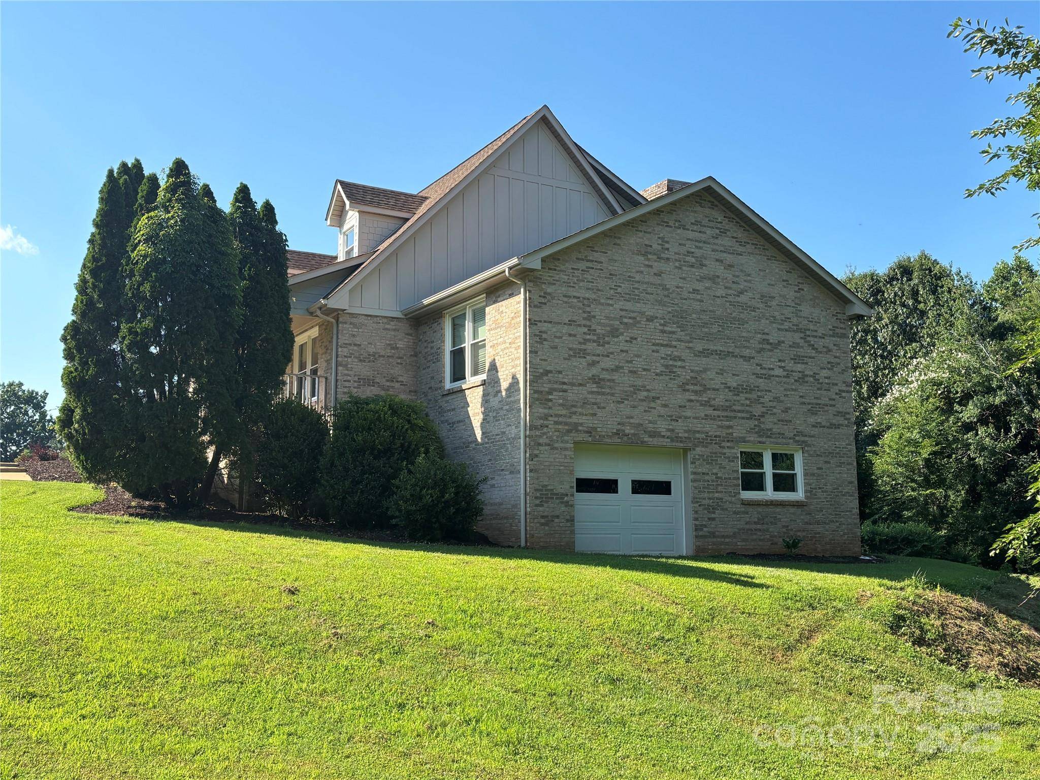 Hickory, NC 28601,1335 33rd Avenue DR NE