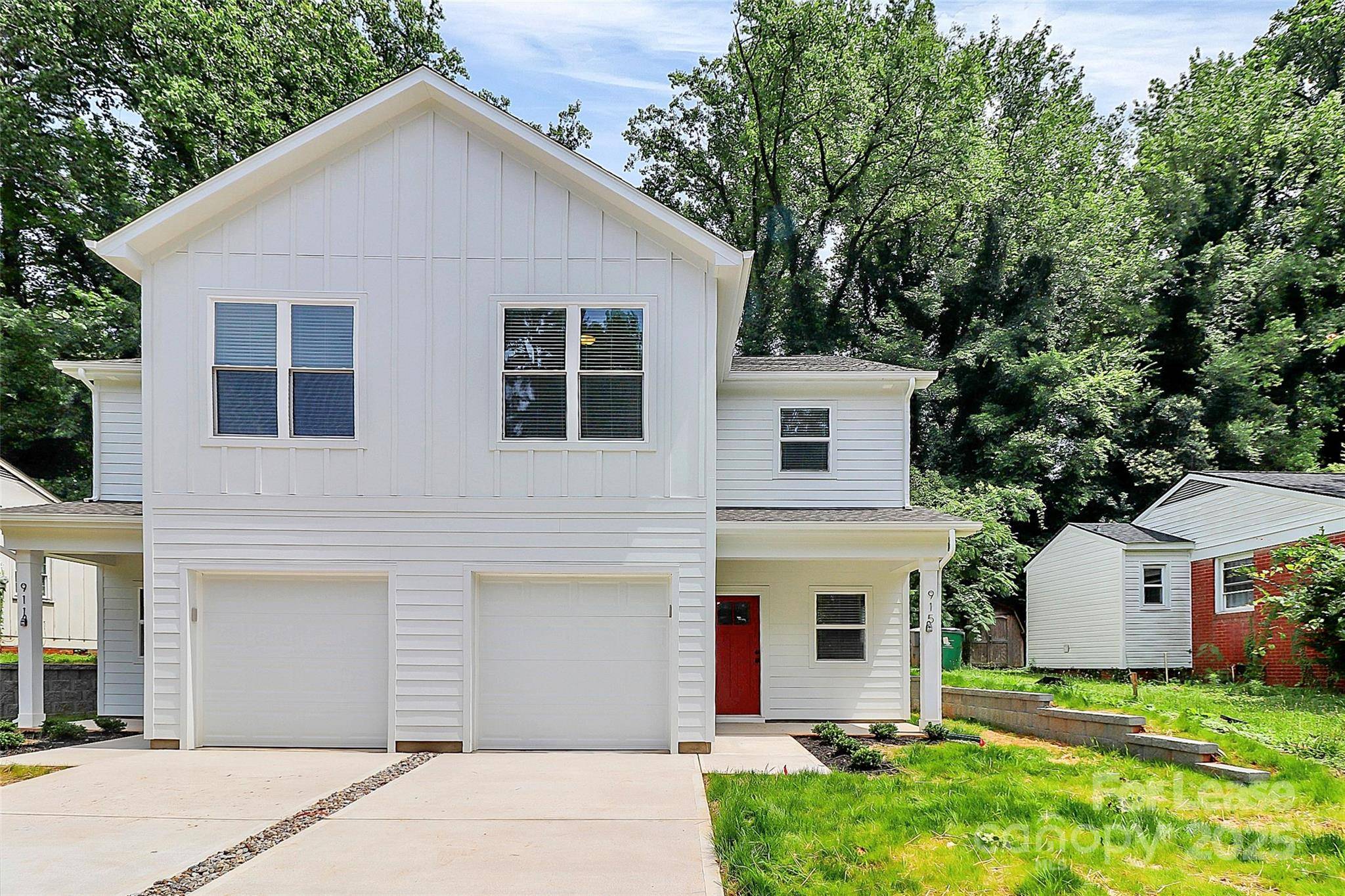 Charlotte, NC 28208,915 Yellowstone DR