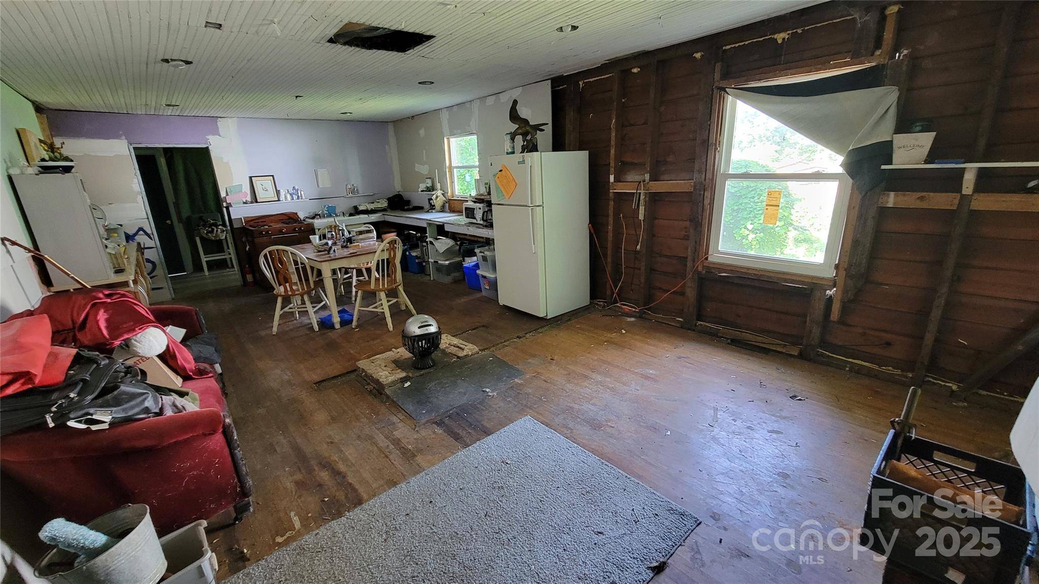 Tryon, NC 28782,160 Cleveland RD