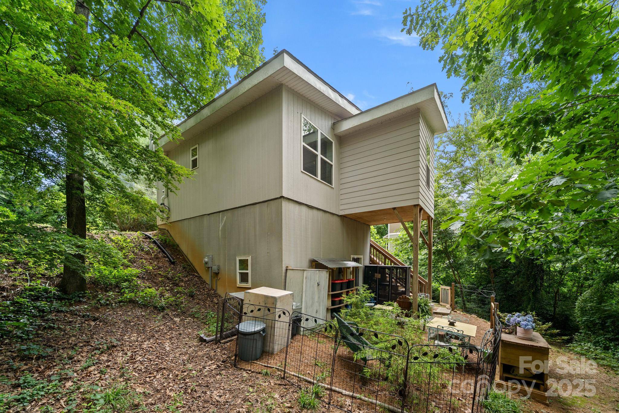 Swannanoa, NC 28778,211 Summer ST