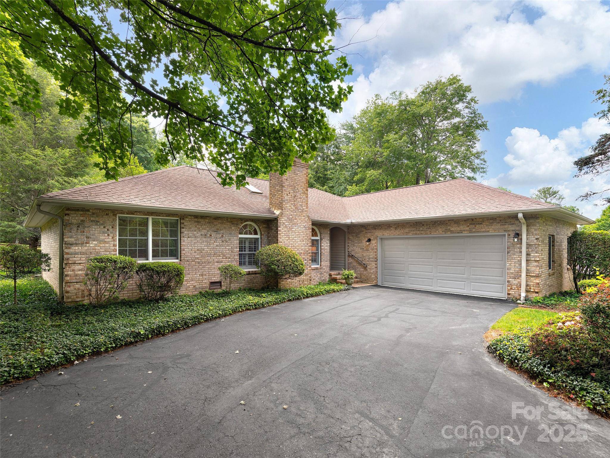 Hendersonville, NC 28739,189 Cove Loop RD
