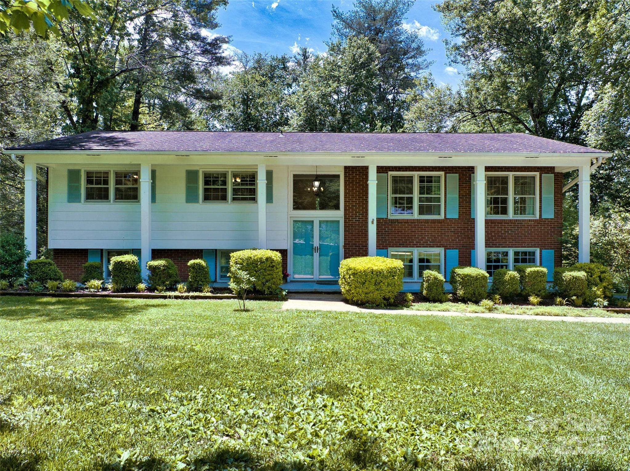 Hendersonville, NC 28791,208 Kelly LN
