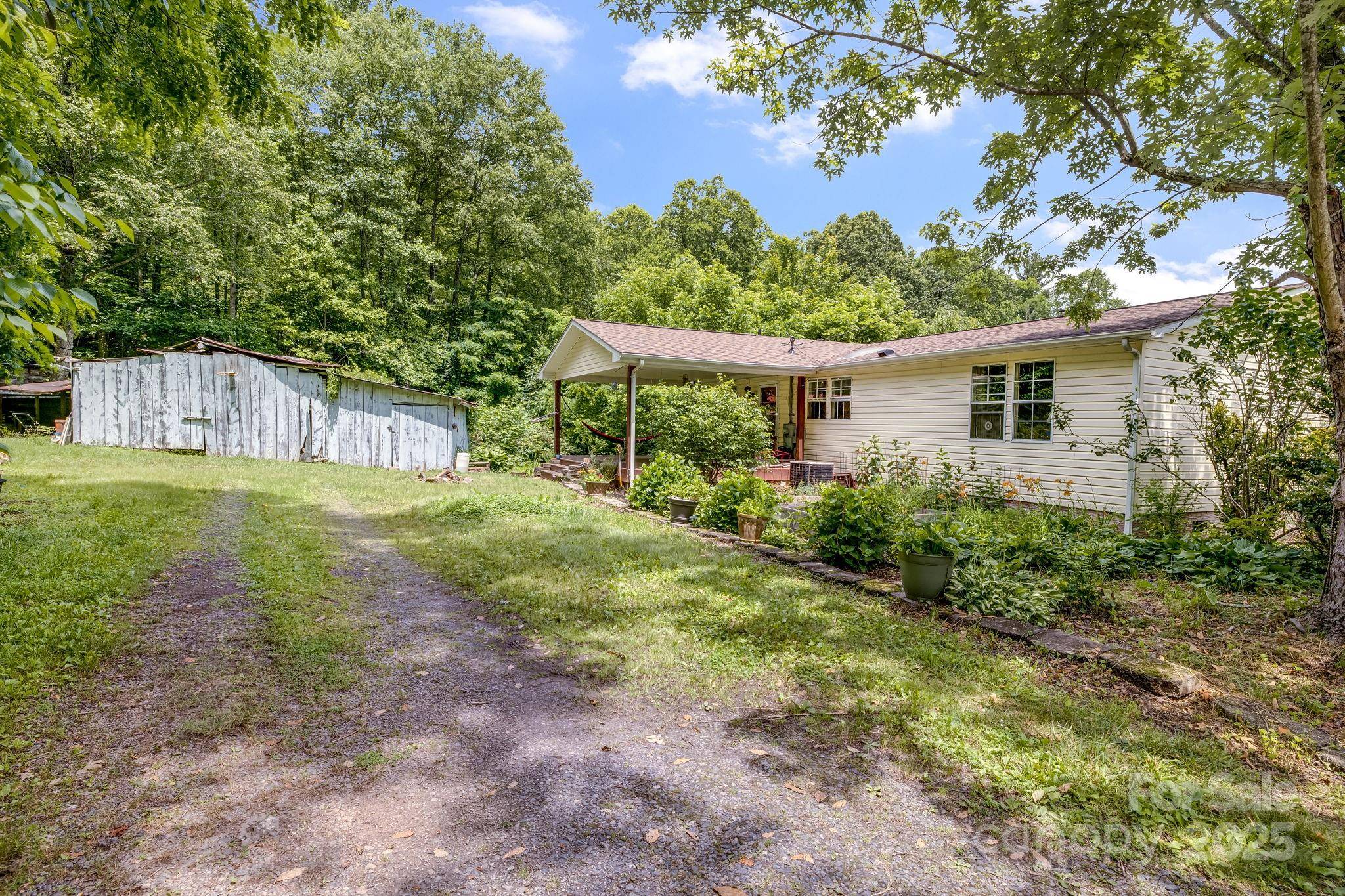 Leicester, NC 28748,189 Mink Farm RD