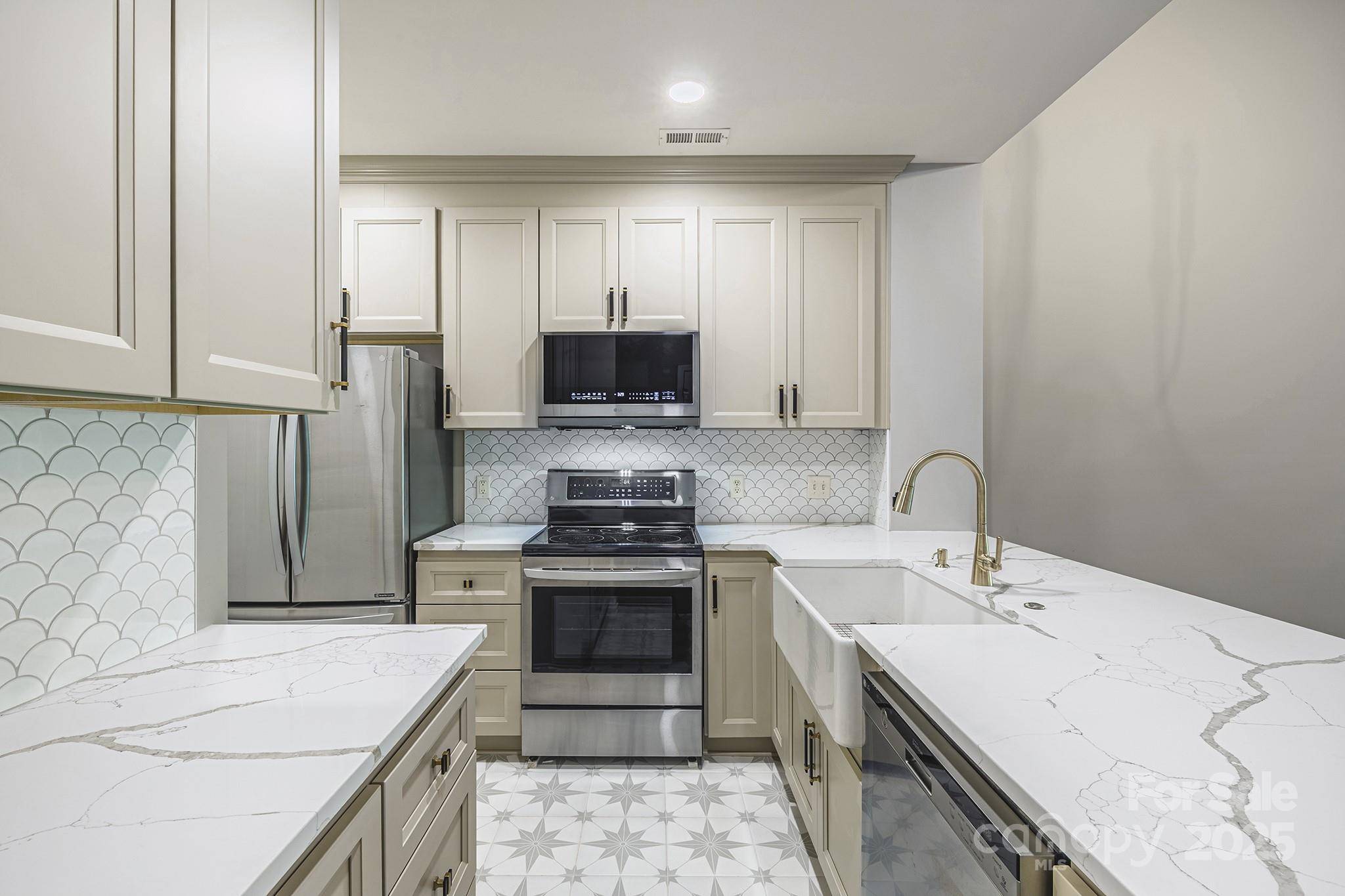 Davidson, NC 28036,795 Peninsula DR