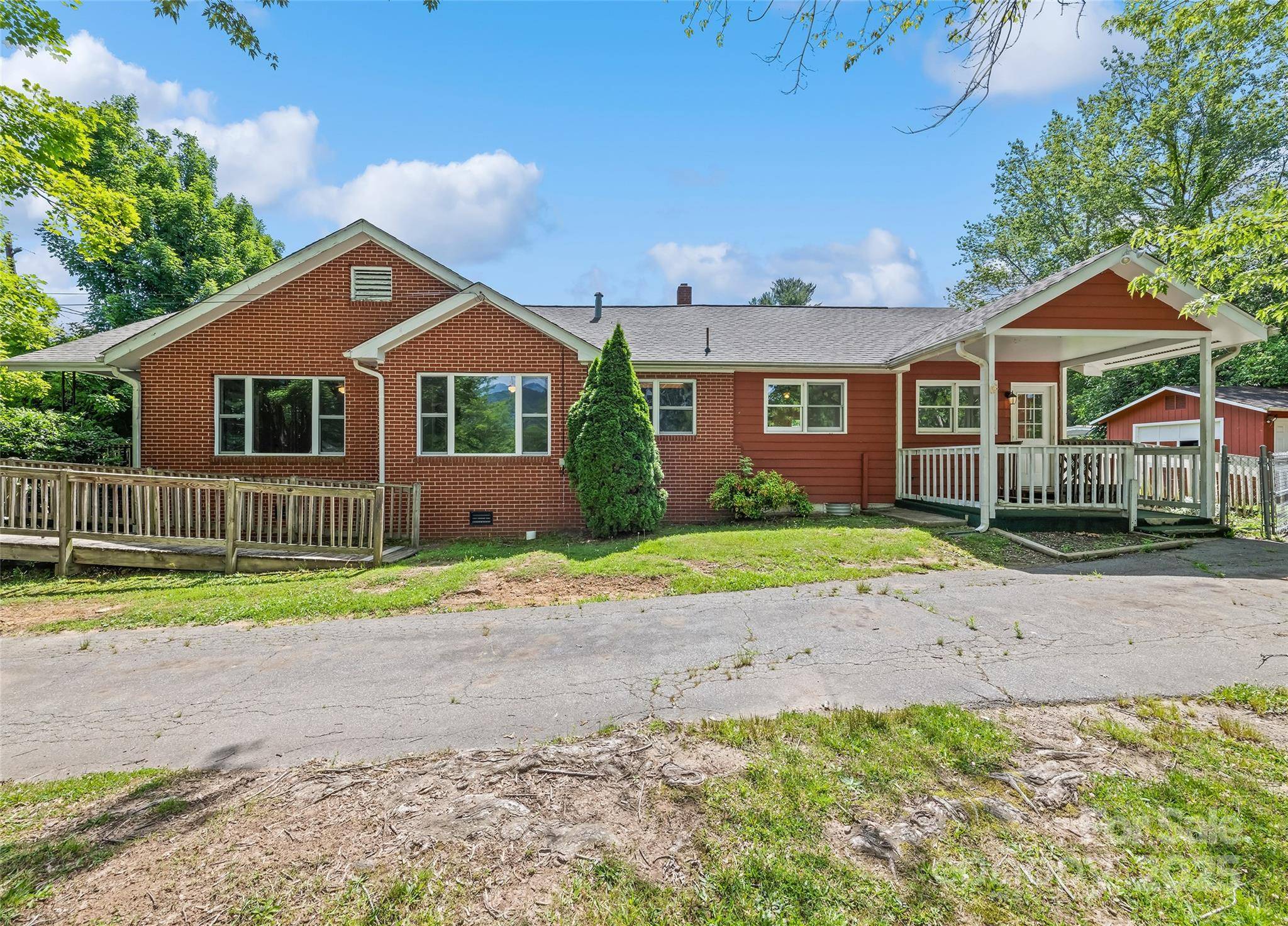 Waynesville, NC 28786,205 Hazelwood AVE