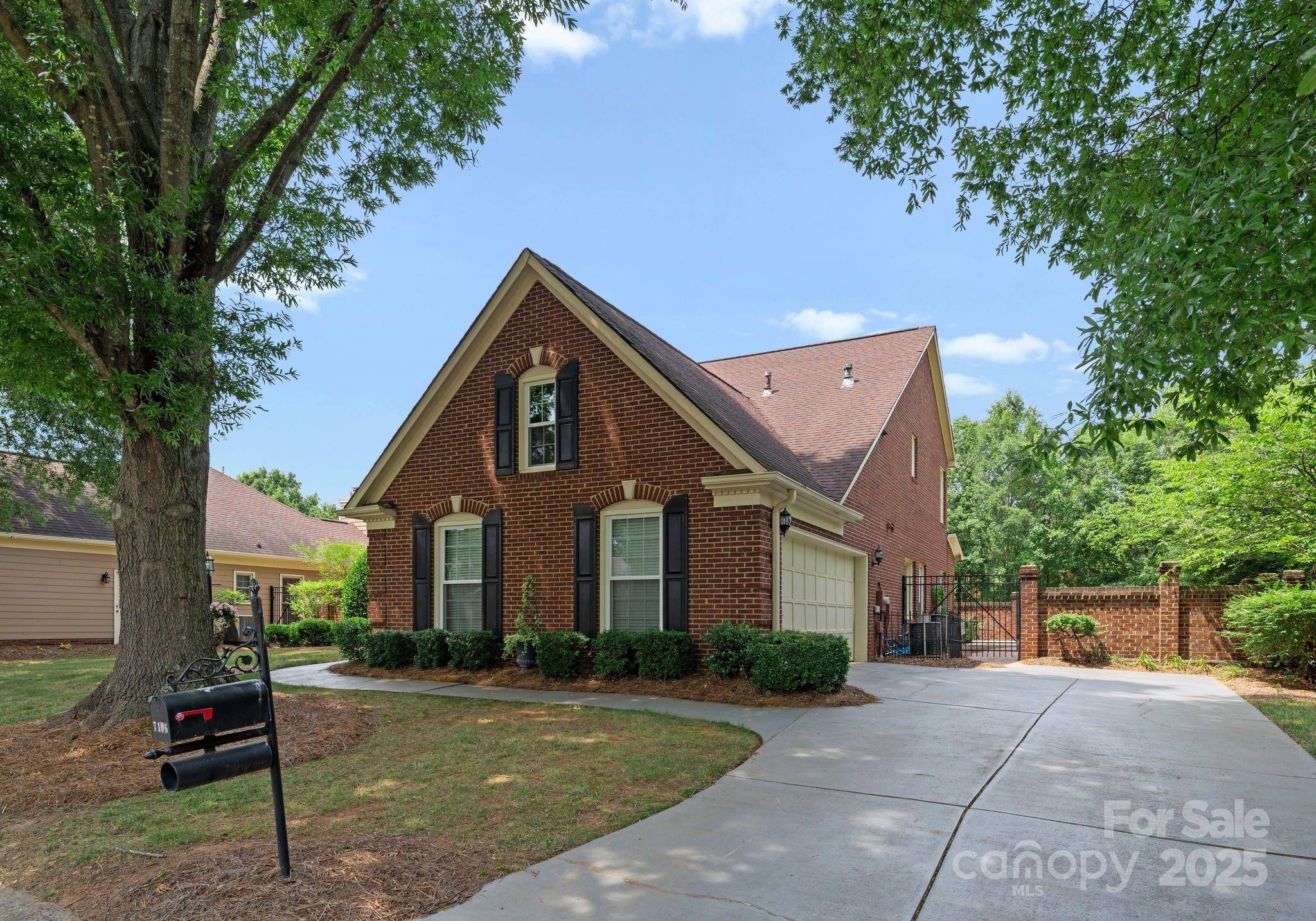 Charlotte, NC 28277,7106 Walton Heath LN