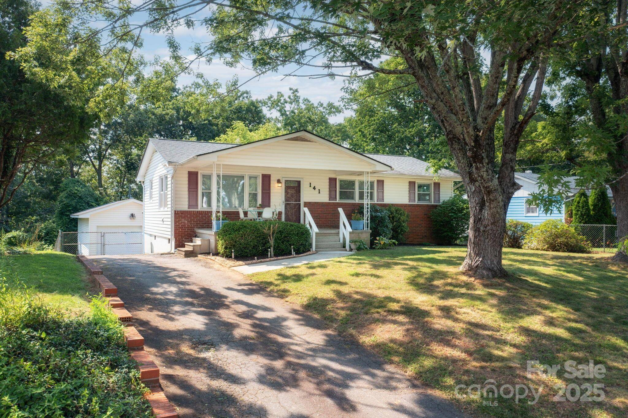 Asheville, NC 28806,141 Riverview DR