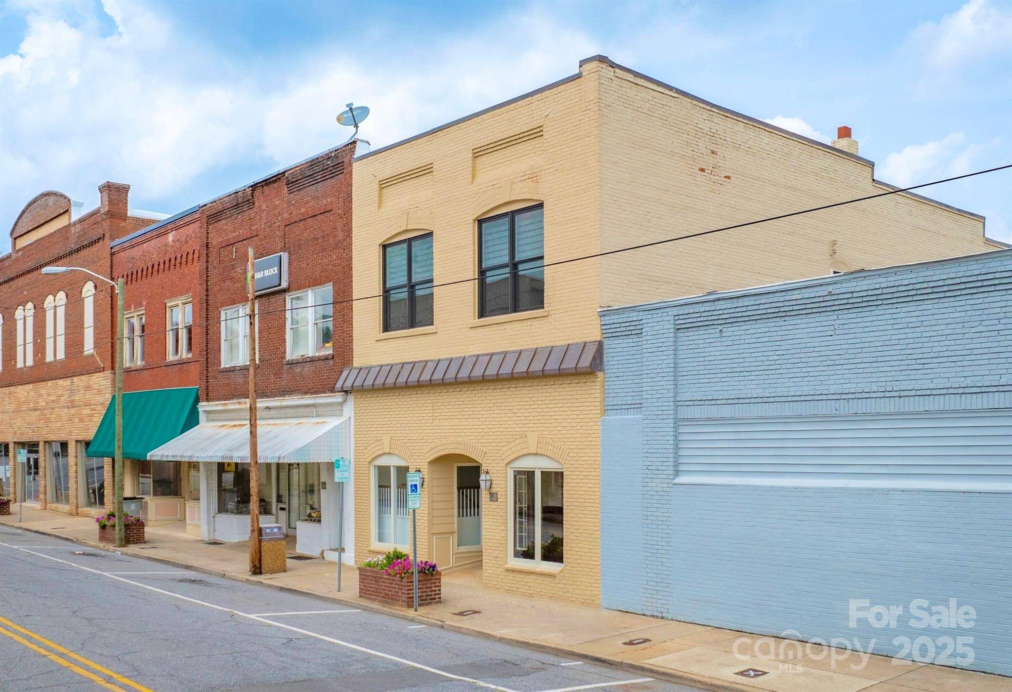 Lenoir, NC 28645,118 Mulberry ST NW