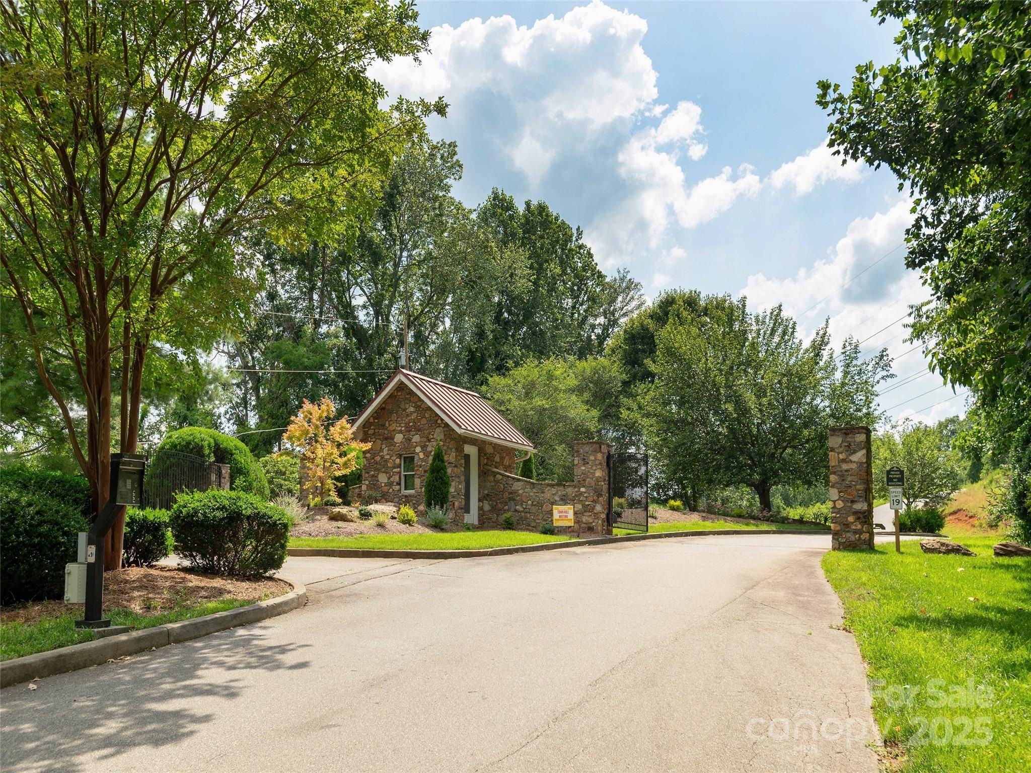Arden, NC 28704,64 Arabella LN