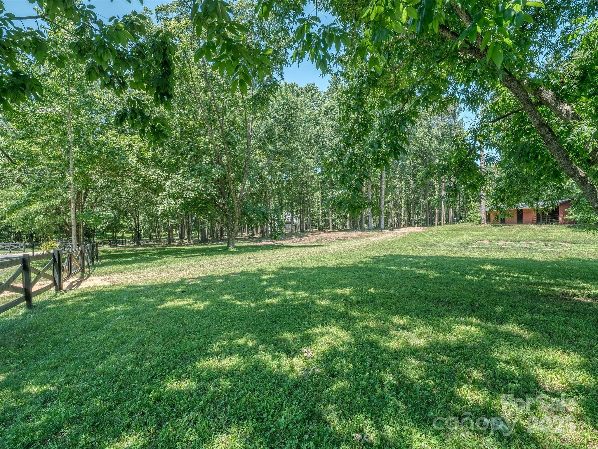 Matthews, NC 28104,. Walden LN