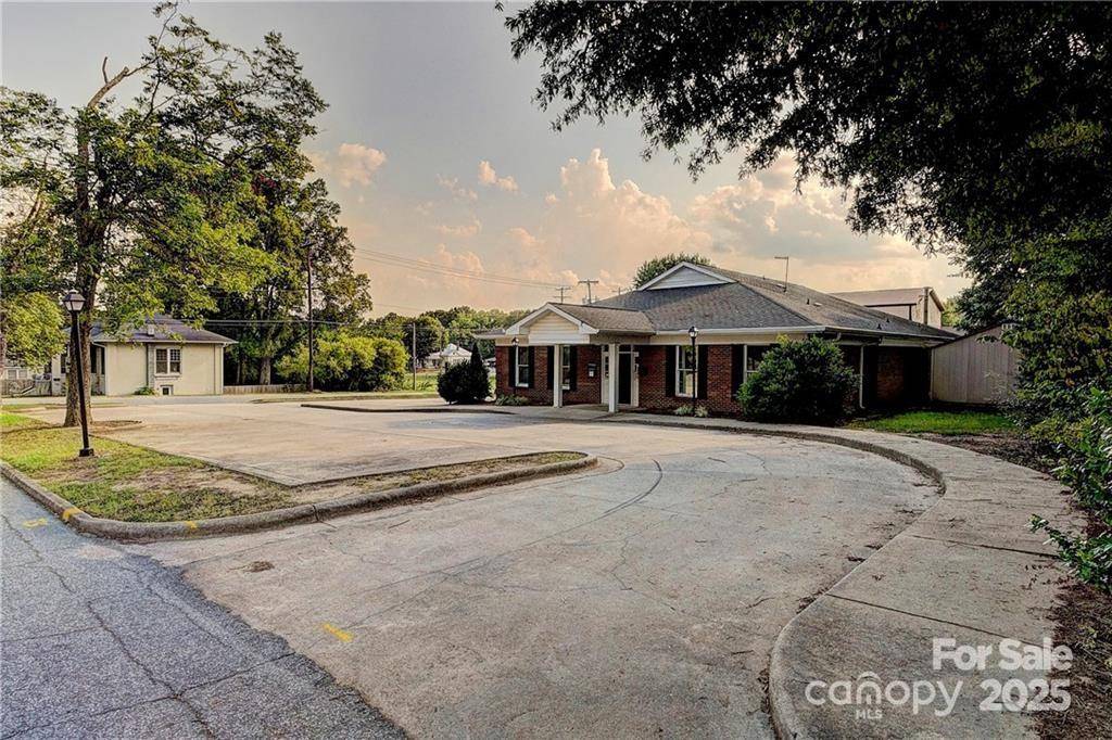 Cherryville, NC 28021,112 S Oak ST