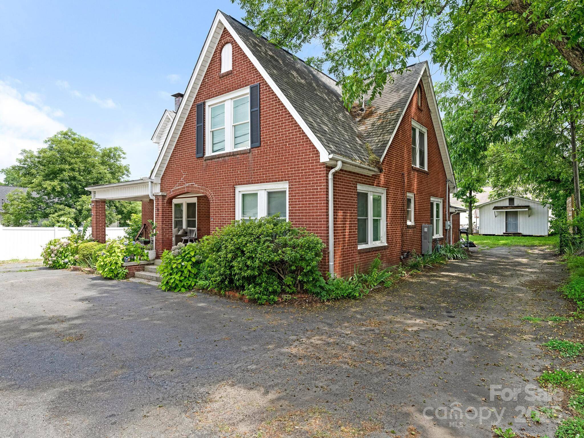Kannapolis, NC 28083,1102 Lane ST