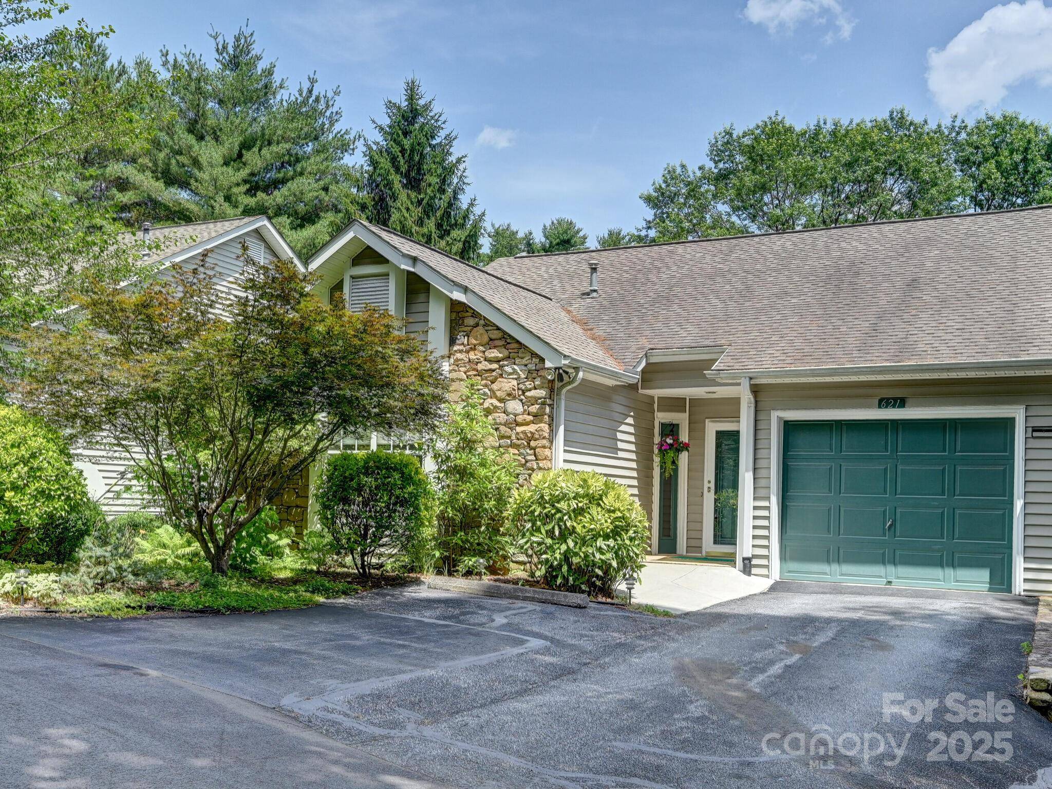 Hendersonville, NC 28791,621 E Park PL