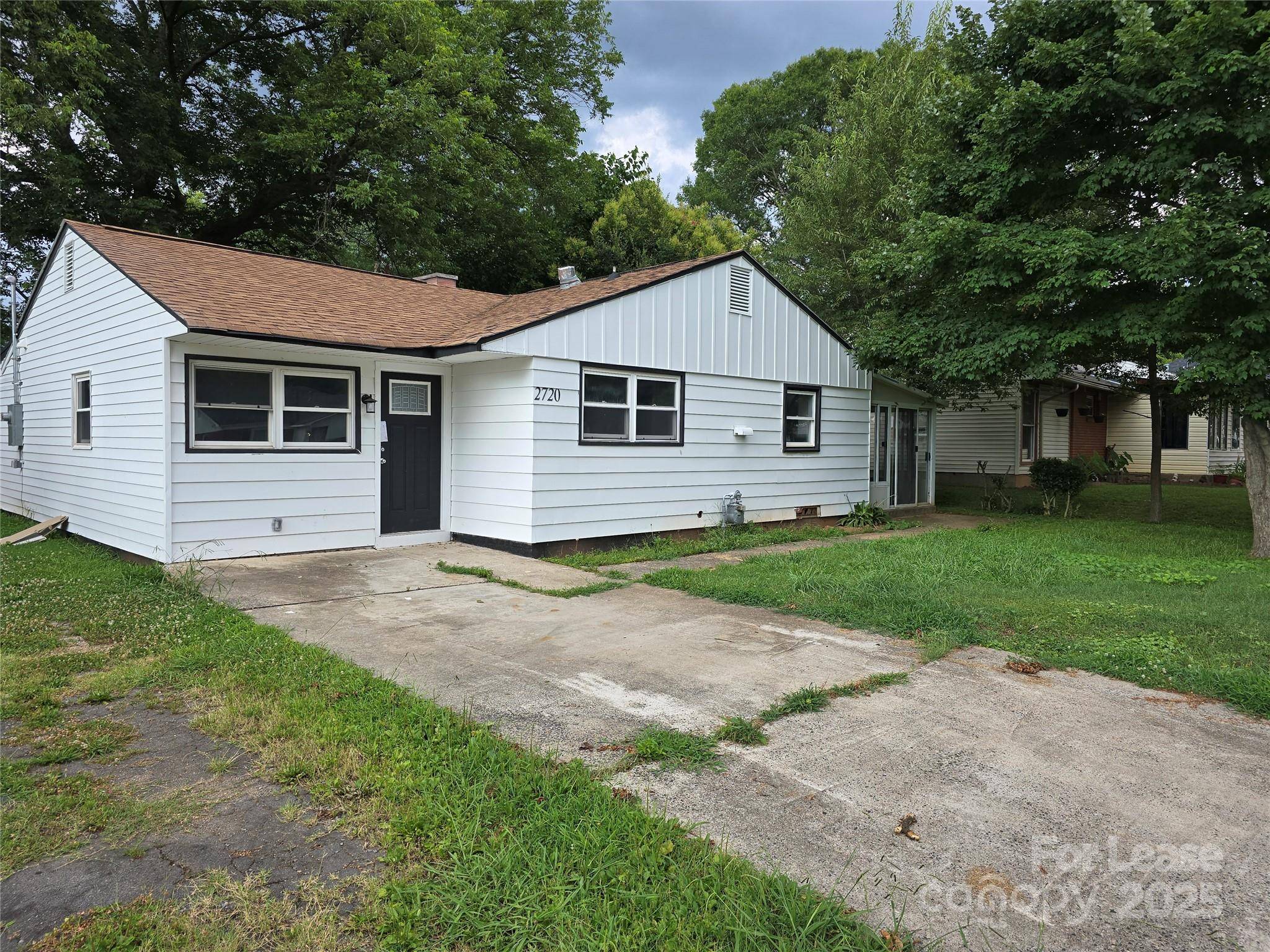Charlotte, NC 28216,2720 Englehardt ST